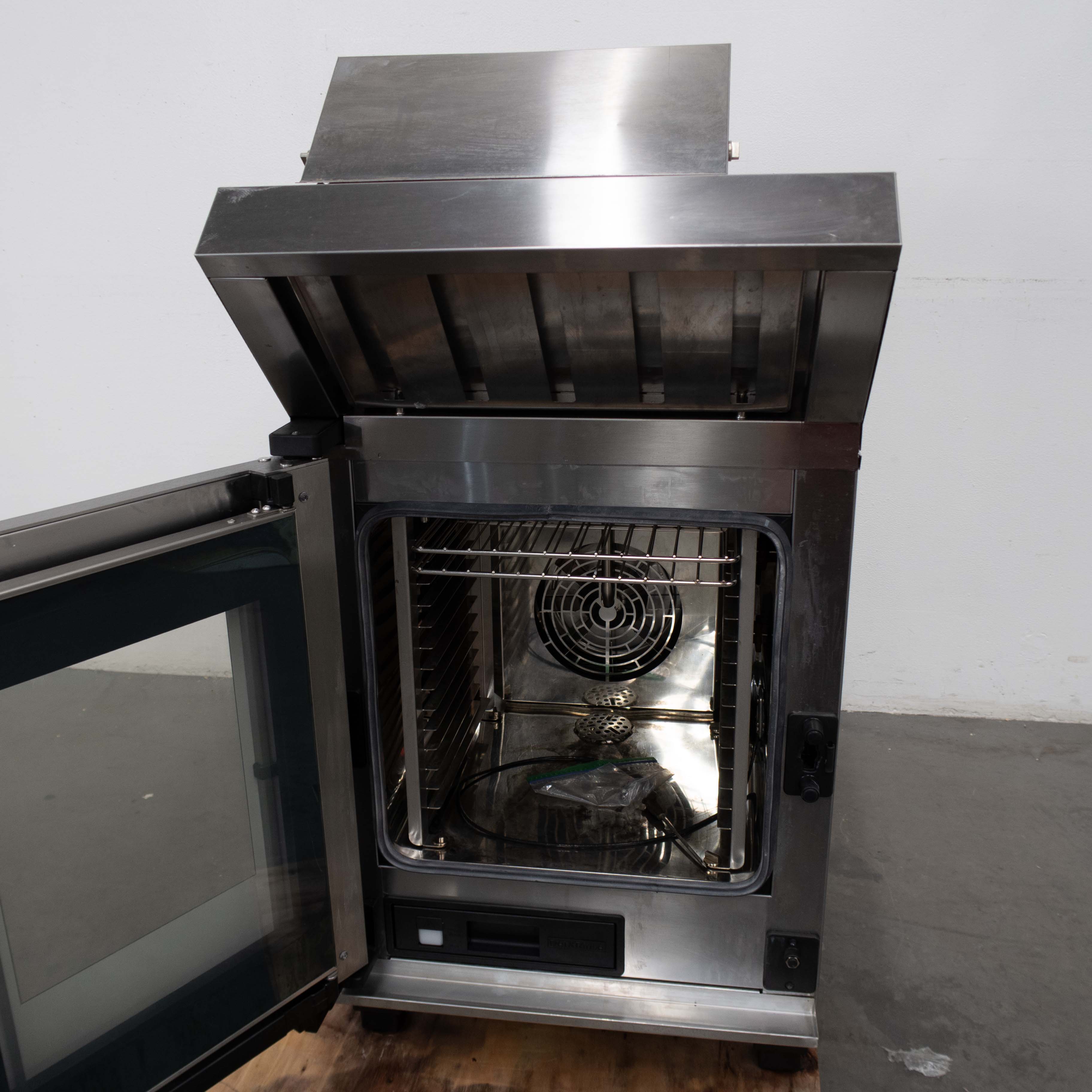 Unox XECC-0523-EPRM Combi Oven with Exhaust + Stand - 926073