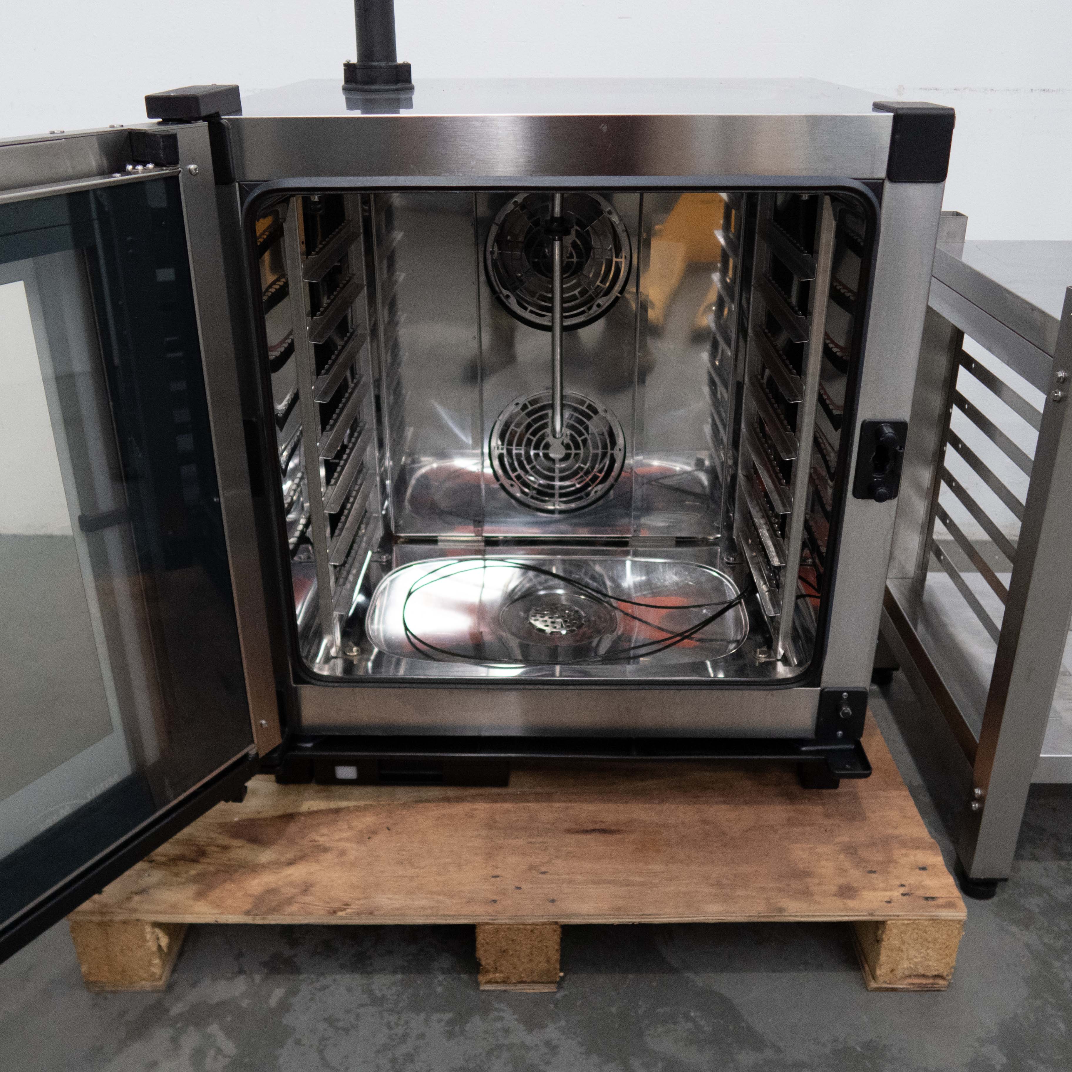 Unox XEVC-0711-EPRM Combi Oven + Stand - 801800