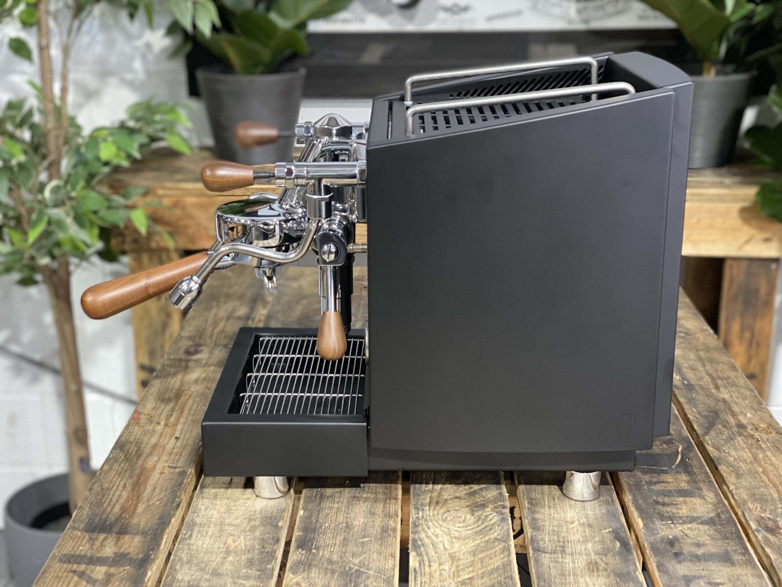 Izzo ViVi PID Black & Nero Edition - 1 Group Commercial Espresso Machine - Timber