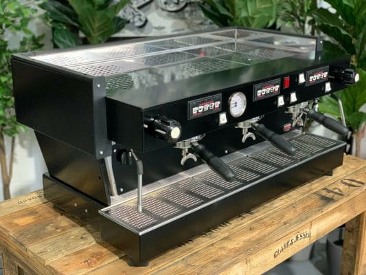 La Marzocco Linea Classic 3 Group Black on Black - 570