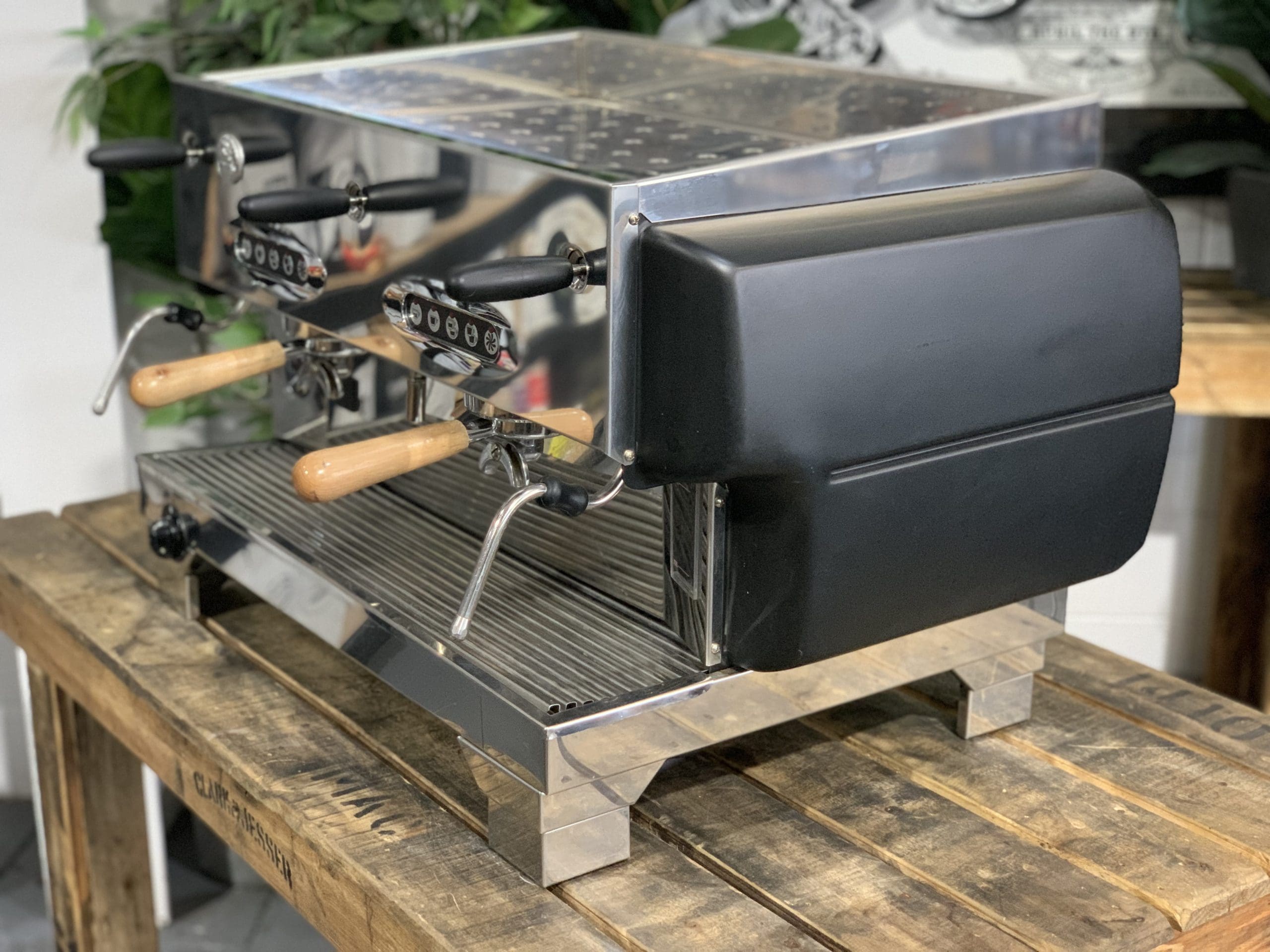 La San Marco 80E Liscea 2 Group Matte Black & Timber - 7479