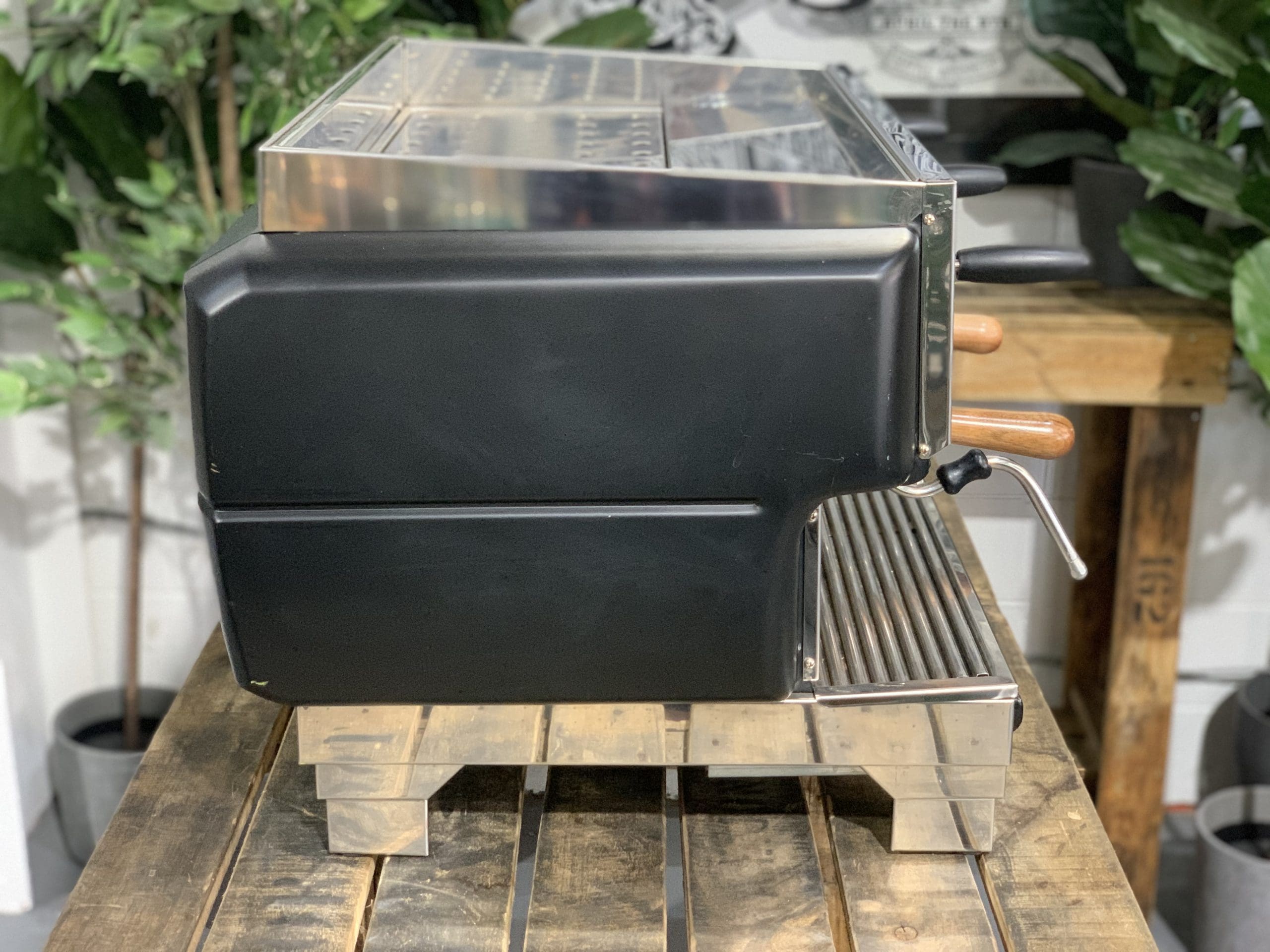 La San Marco 80E Liscea 2 Group Matte Black & Timber - 7479