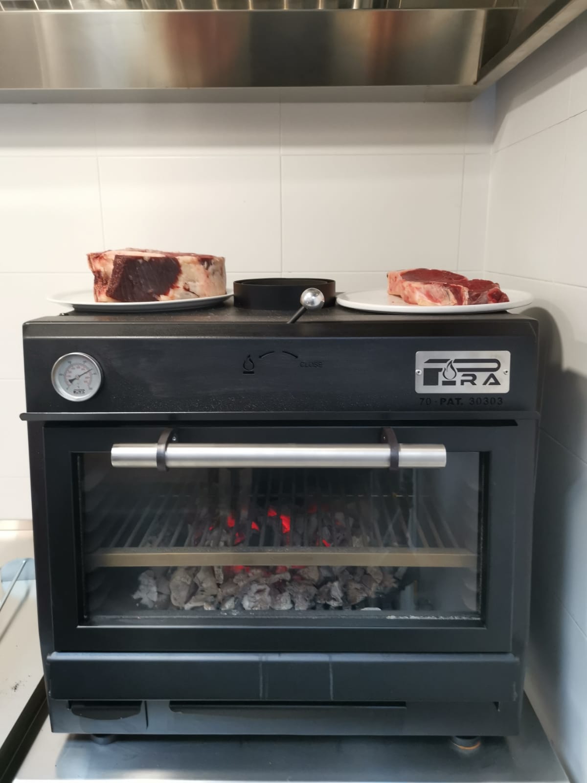 Pira 70 Black AB Charcoal Oven - 450.101