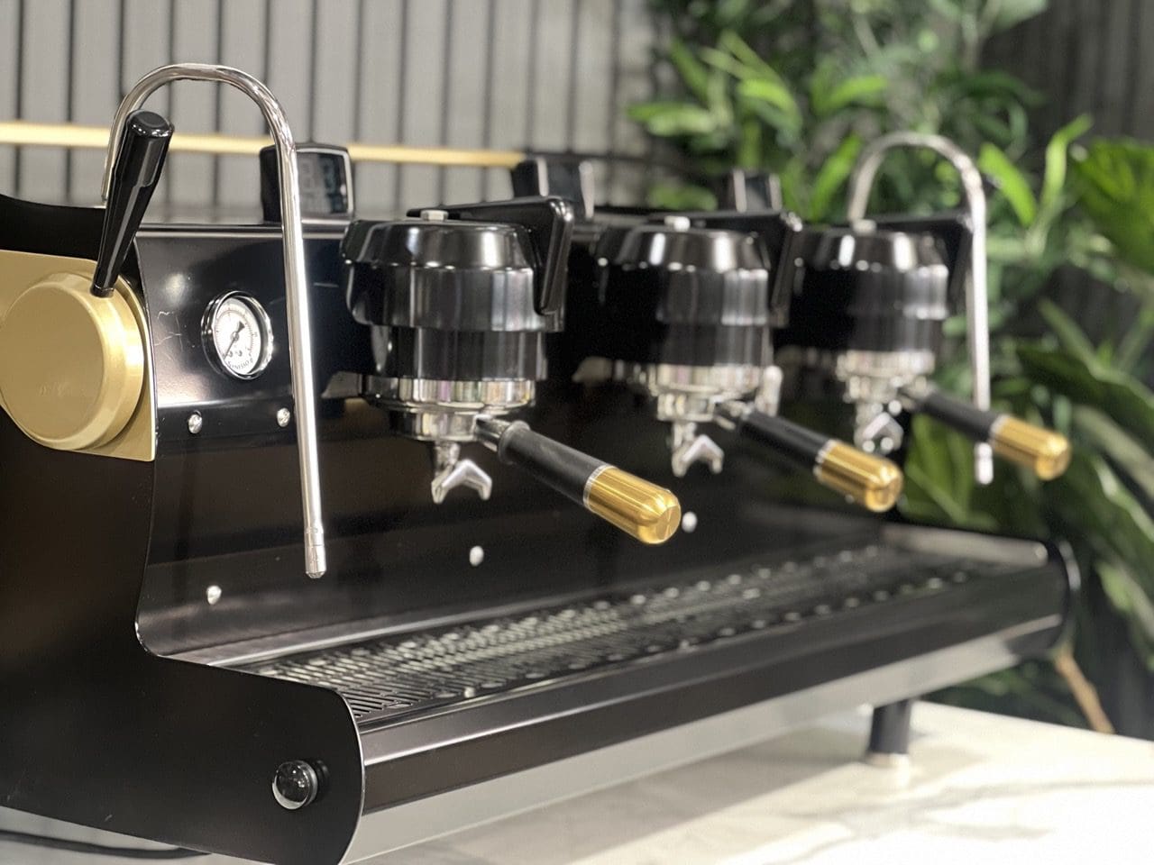 Synesso MVP Shot Timers 3 Group Black & Gold Espresso Coffee Machine - 37568