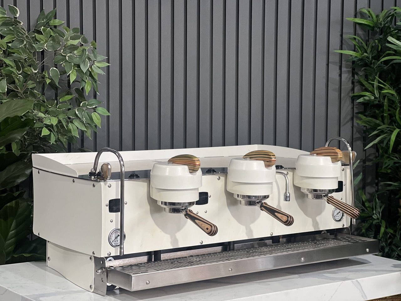 Synesso S300 3 Group White w. Timber Accents Espresso Coffee Machine - 37648