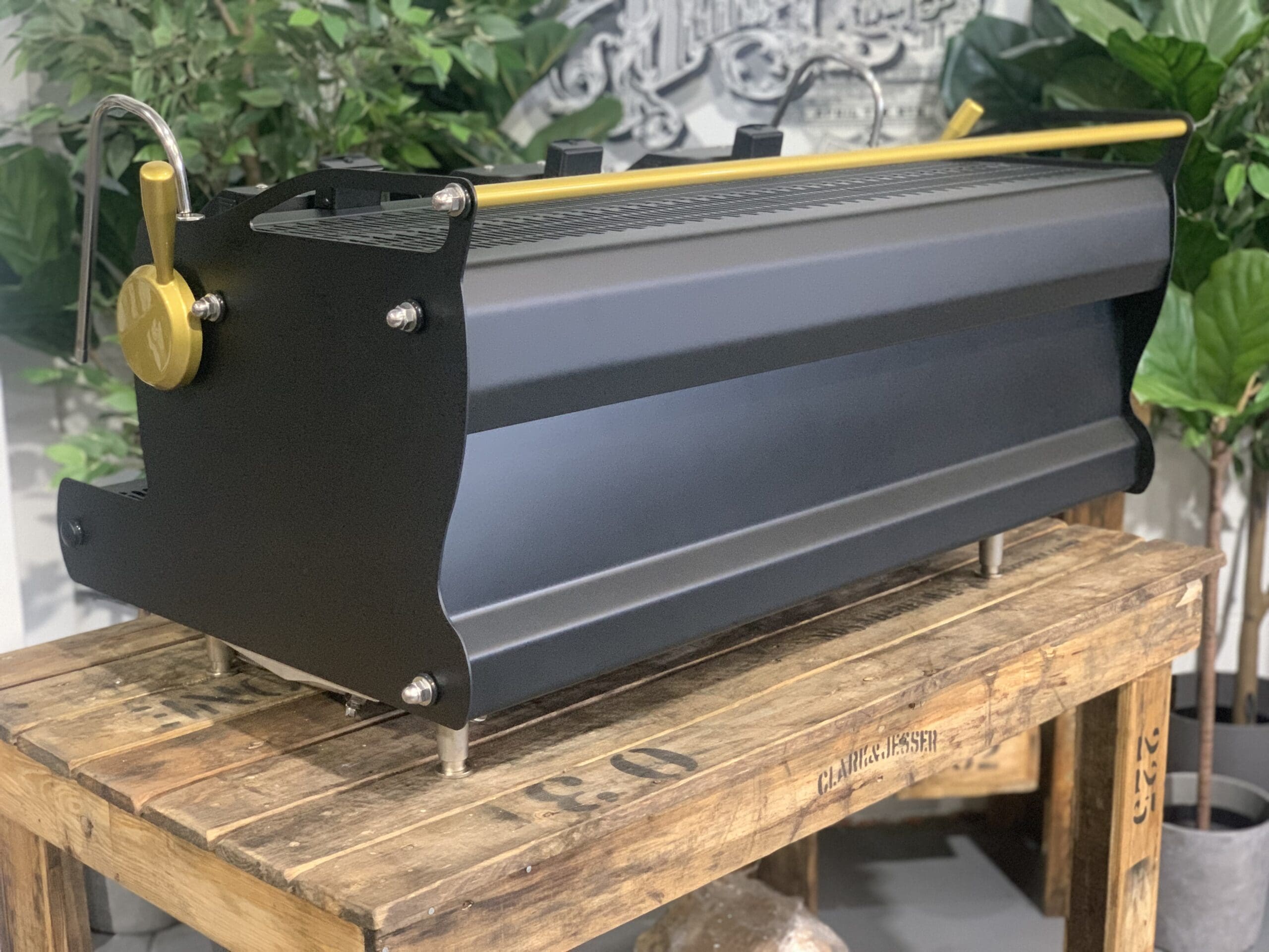 Synesso Sabre 3 Group Black and Gold - 352