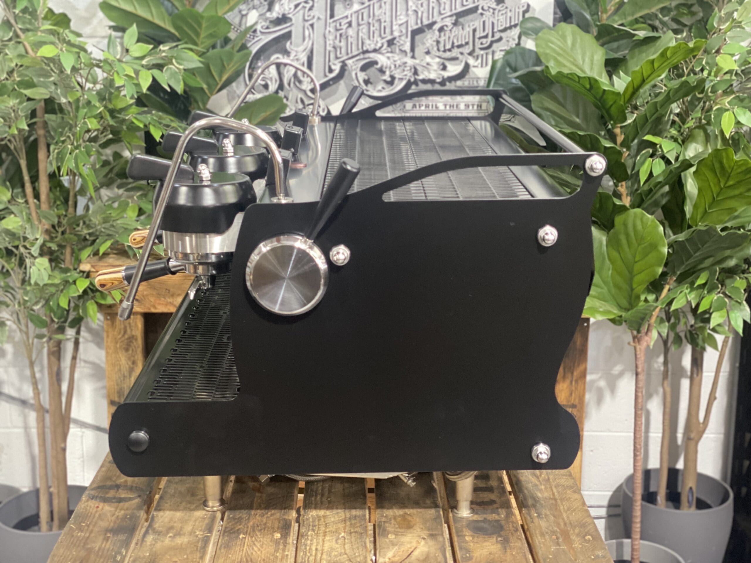 Synesso Sabre 3 Group Black w. Black & Brown Pesado Handles - 15521