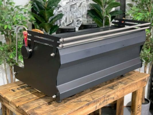 Synesso Sabre Hybrid 3 Group – Matte Black / Skateboard Timber Custom - 505