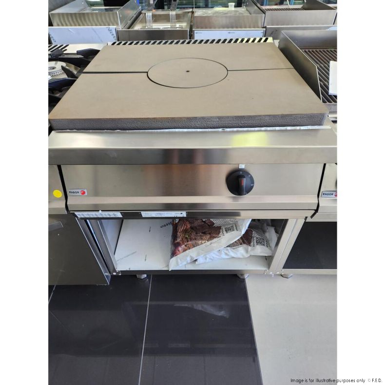 Ex-showroom: Fagor 700 series natural gas cast iron solid top CG7-10
