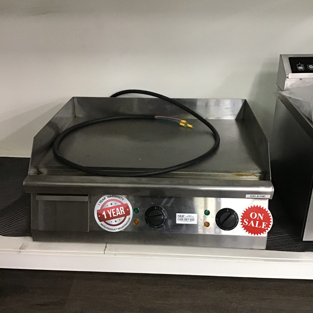 CLEARANCE - Benchstar MAX ELECTRIC Griddle - GH-610E-VIC1027