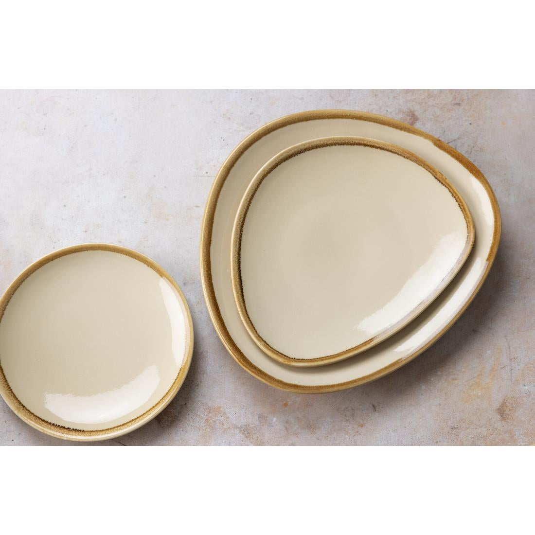 Olympia Kiln Triangular Plate Sandstone 230mm - GP326