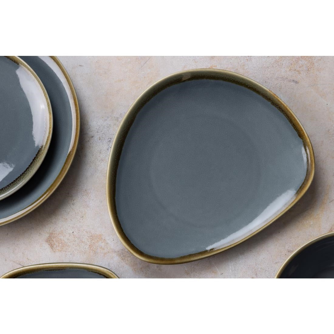 Olympia Kiln Triangular Plate Ocean 230mm - GP342