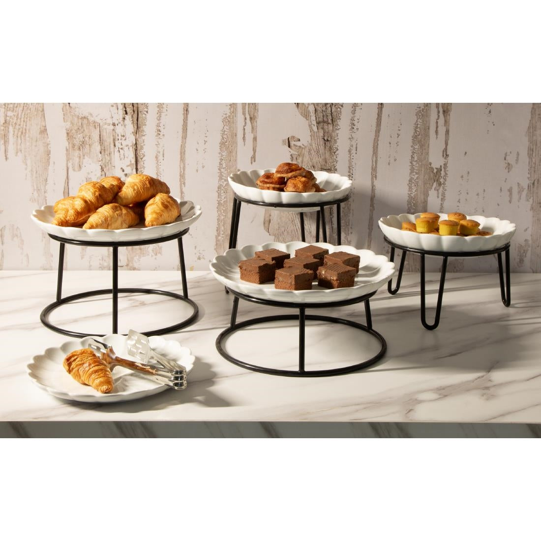 Olympia Non-Slip Riser Round Black Wire 210x120mm - HY983