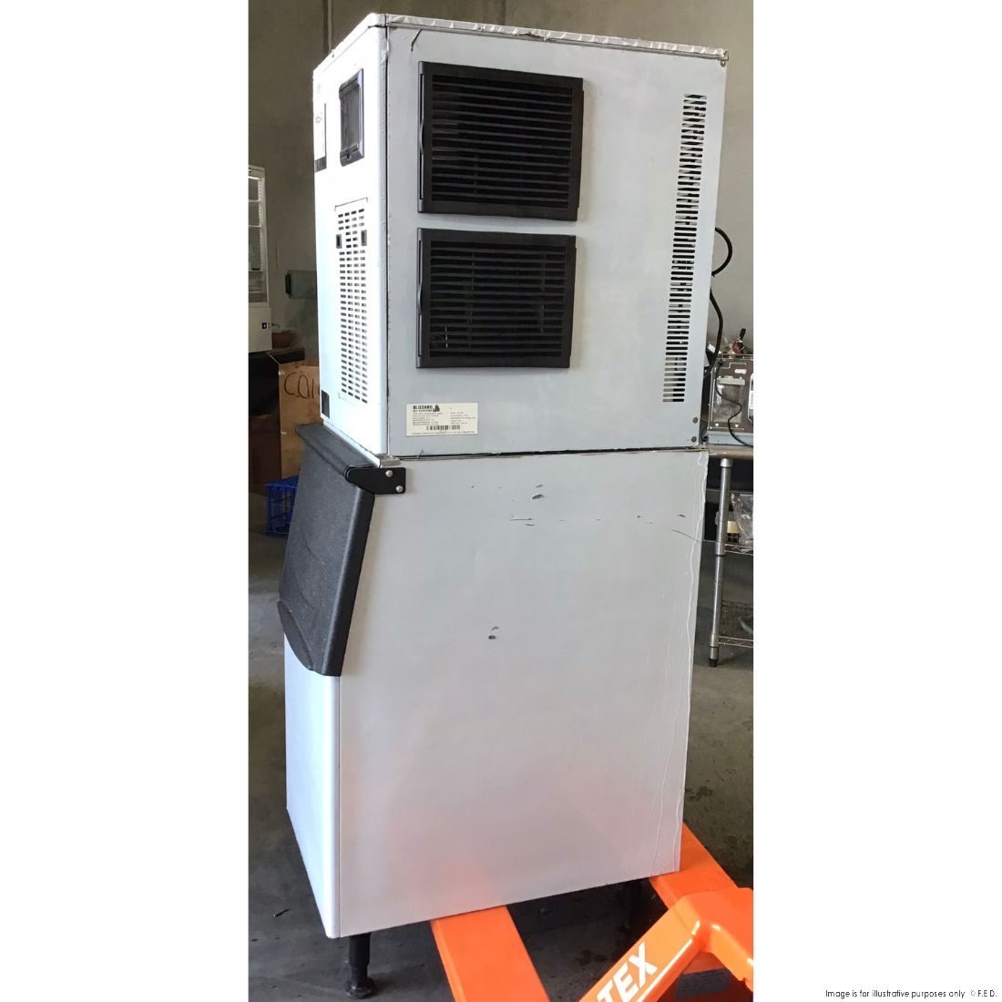 2NDs: Blizzard Professional Ice Maker - SN-145C-QLD376