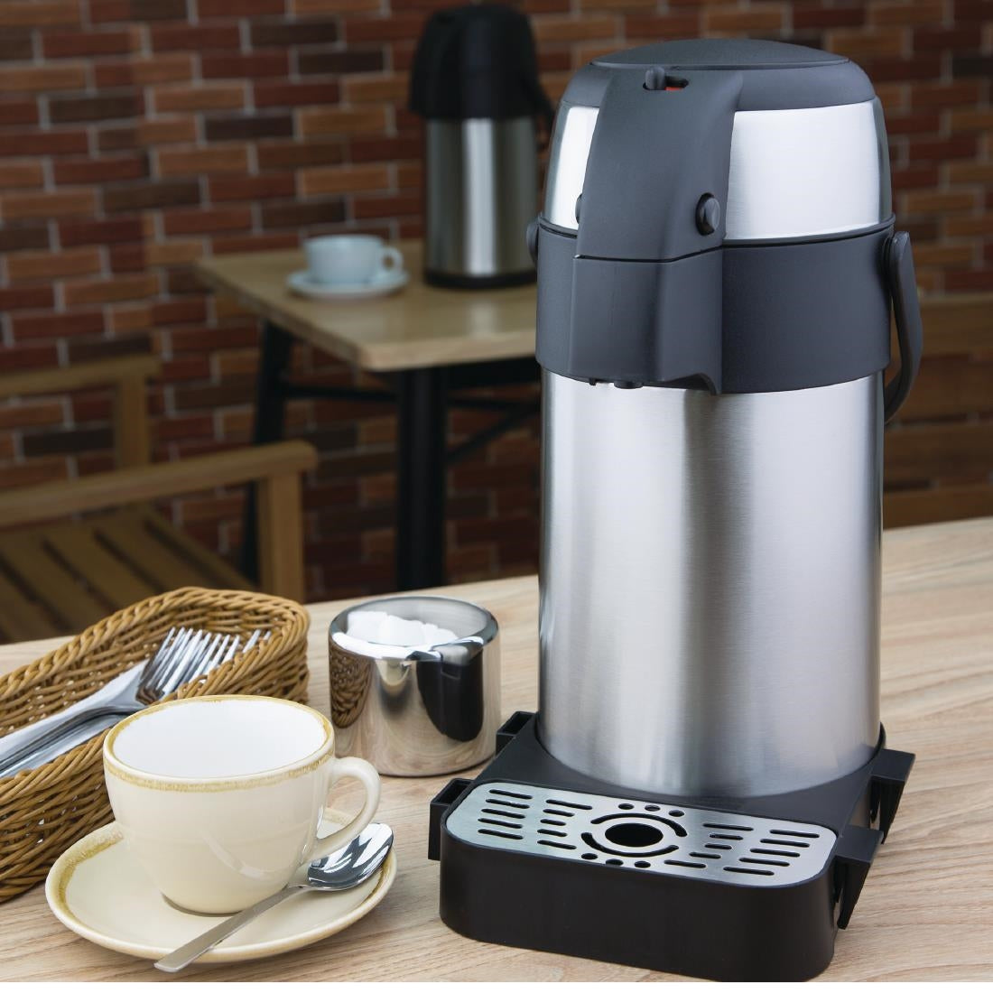 Olympia Pump Action Airpot 2.5Ltr - K635