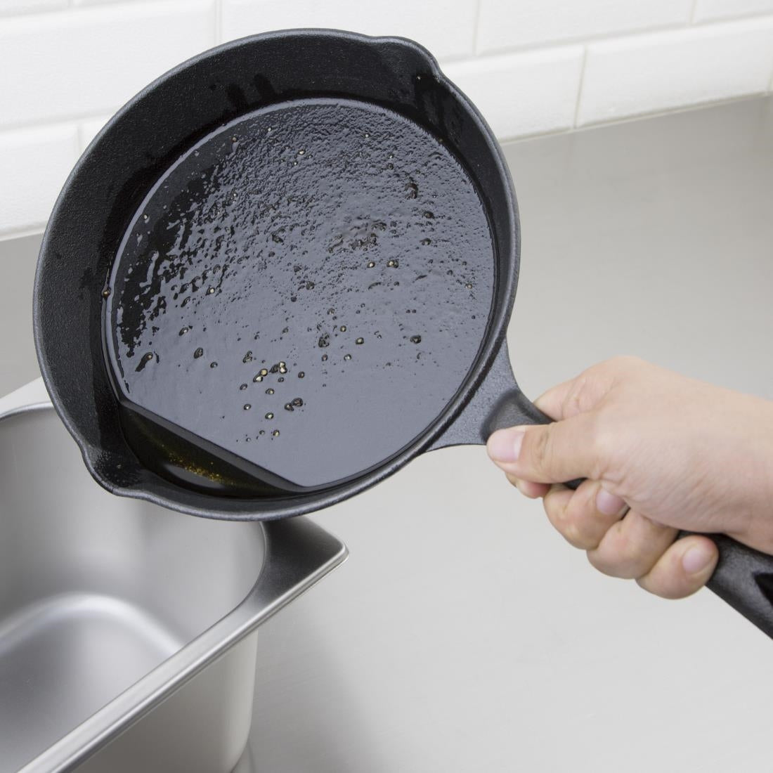 Vogue Round Cast Iron Skillet Pan 203mm - M654