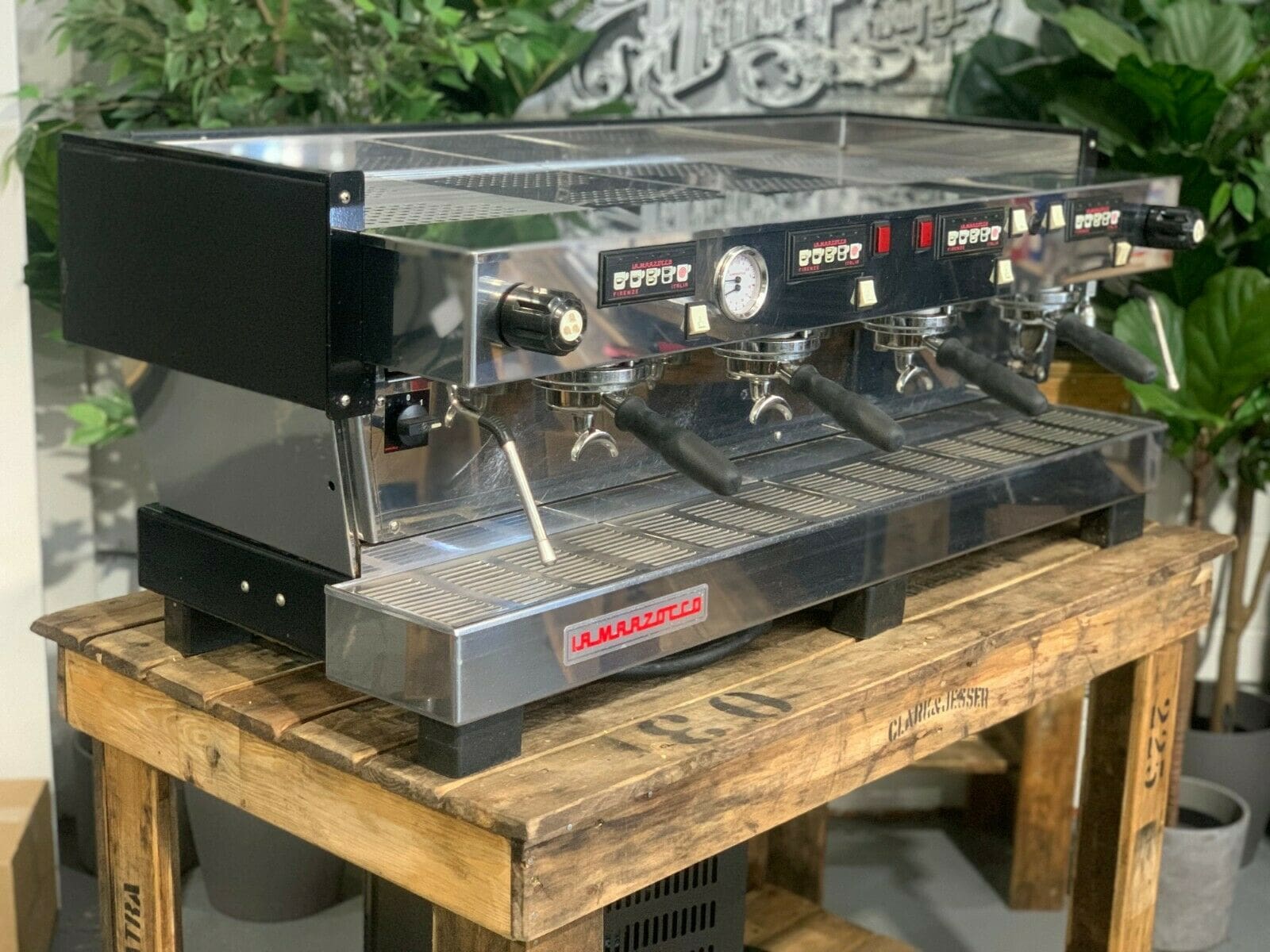 La Marzocco Linea Classic Black - 4 Group Commercial Espresso Machine - Stainless Steel