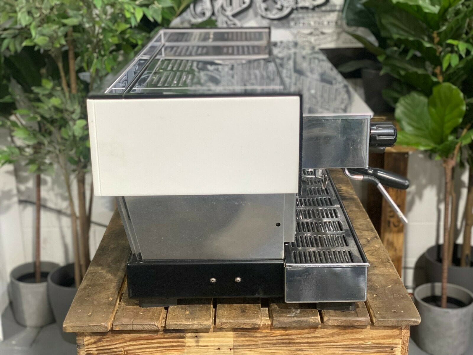 La Marzocco Linea Classic - 4 Group Commercial Espresso Machine - White