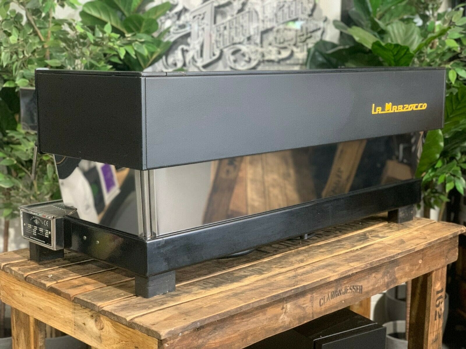 La Marzocco Linea Classic Black - 4 Group Commercial Espresso Machine - Stainless Steel