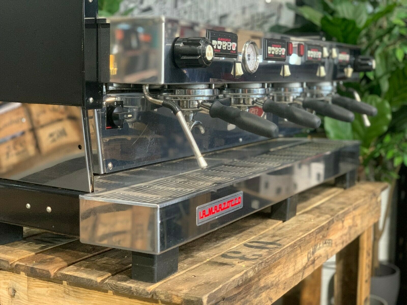 La Marzocco Linea Classic Black - 4 Group Commercial Espresso Machine - Stainless Steel