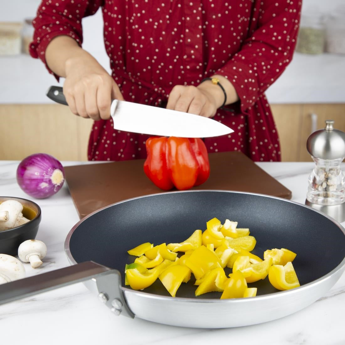 Vogue Aluminium Non-stick Teflon Platinum Plus Frying Pan 320mm - HT982