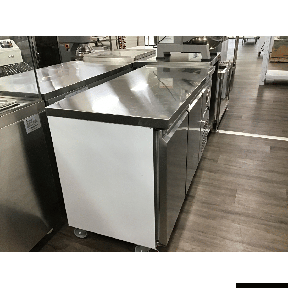 CLEARANCE - FED-X S/S Two Door Bench Fridge - XUB6C13S2V-VIC908