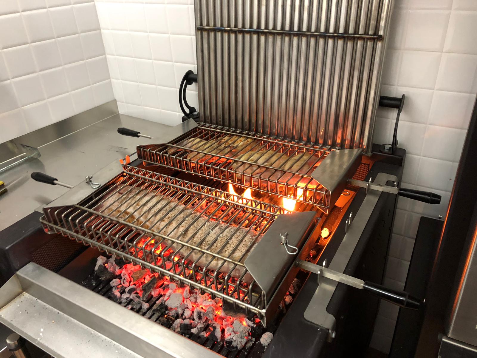 Pira M80 Charcoal Barbecue Grill - 800