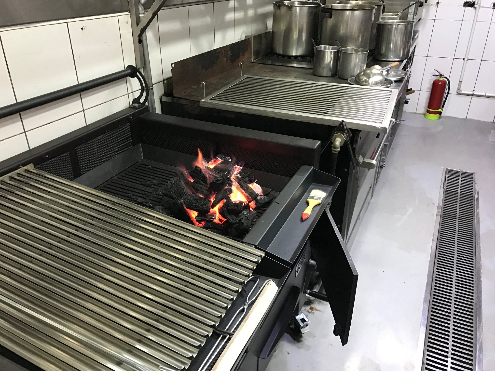 Pira M120 Charcoal Barbecue Grill - 120