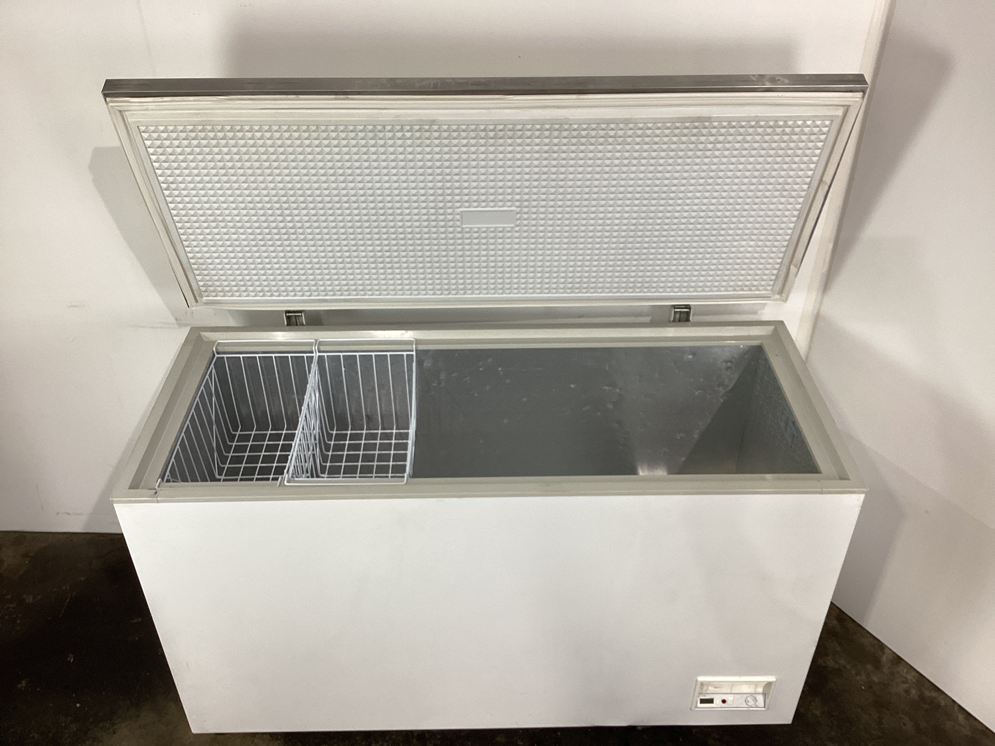 FED BD598F Chest Freezer - 764635