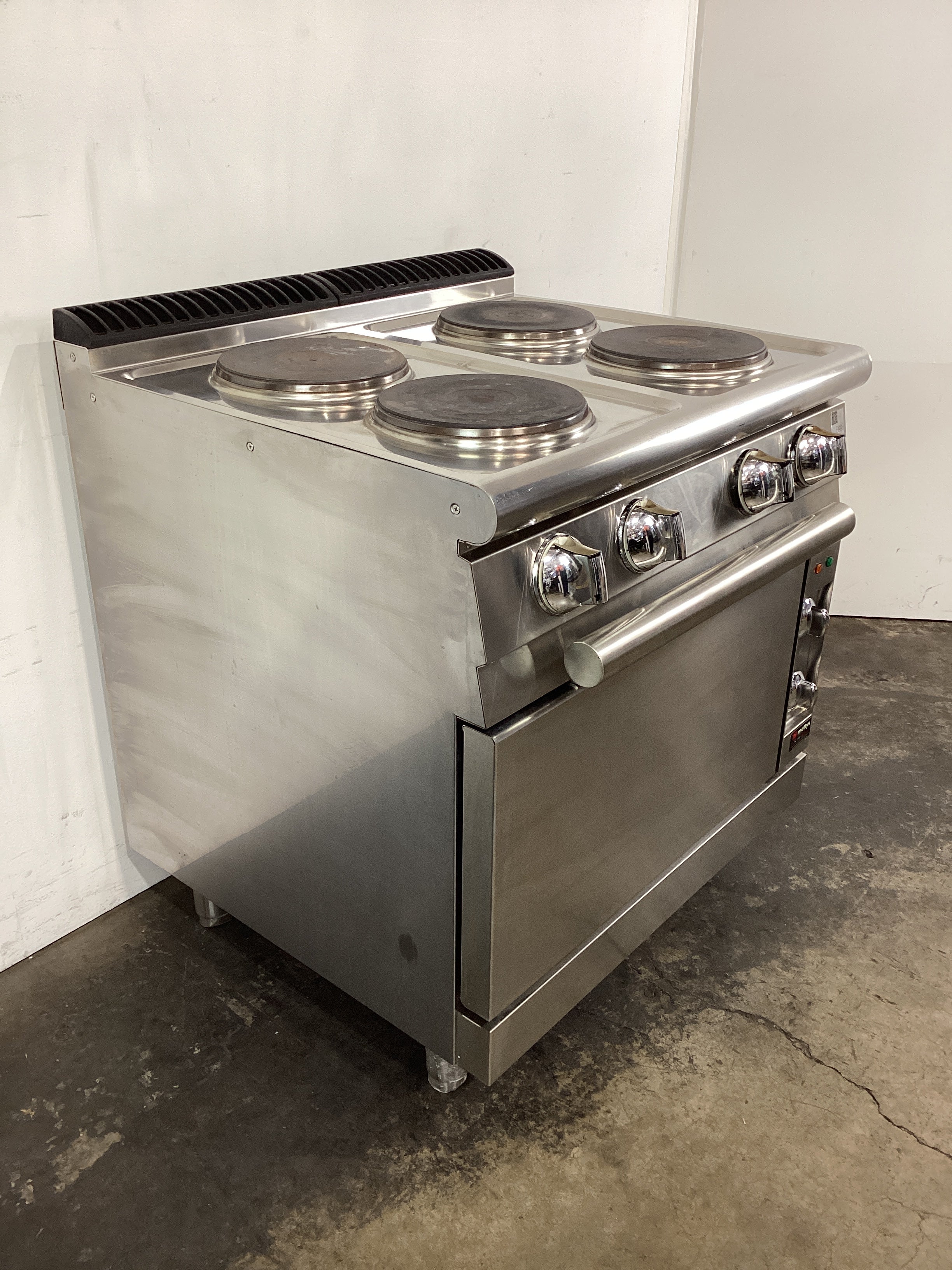 Baron Q70PCF/E800 Four Burner Cooktop with Electric Oven - 797395