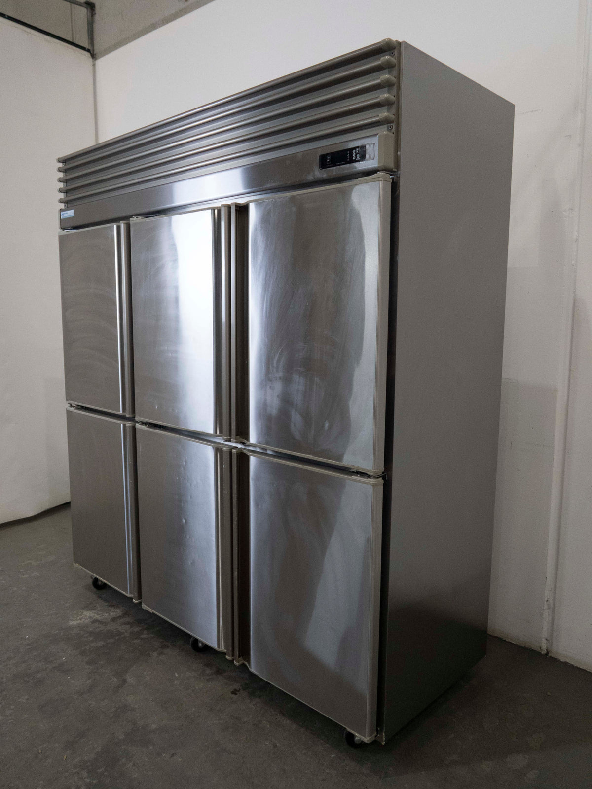 Artisan M1623 Upright Freezer - 799183