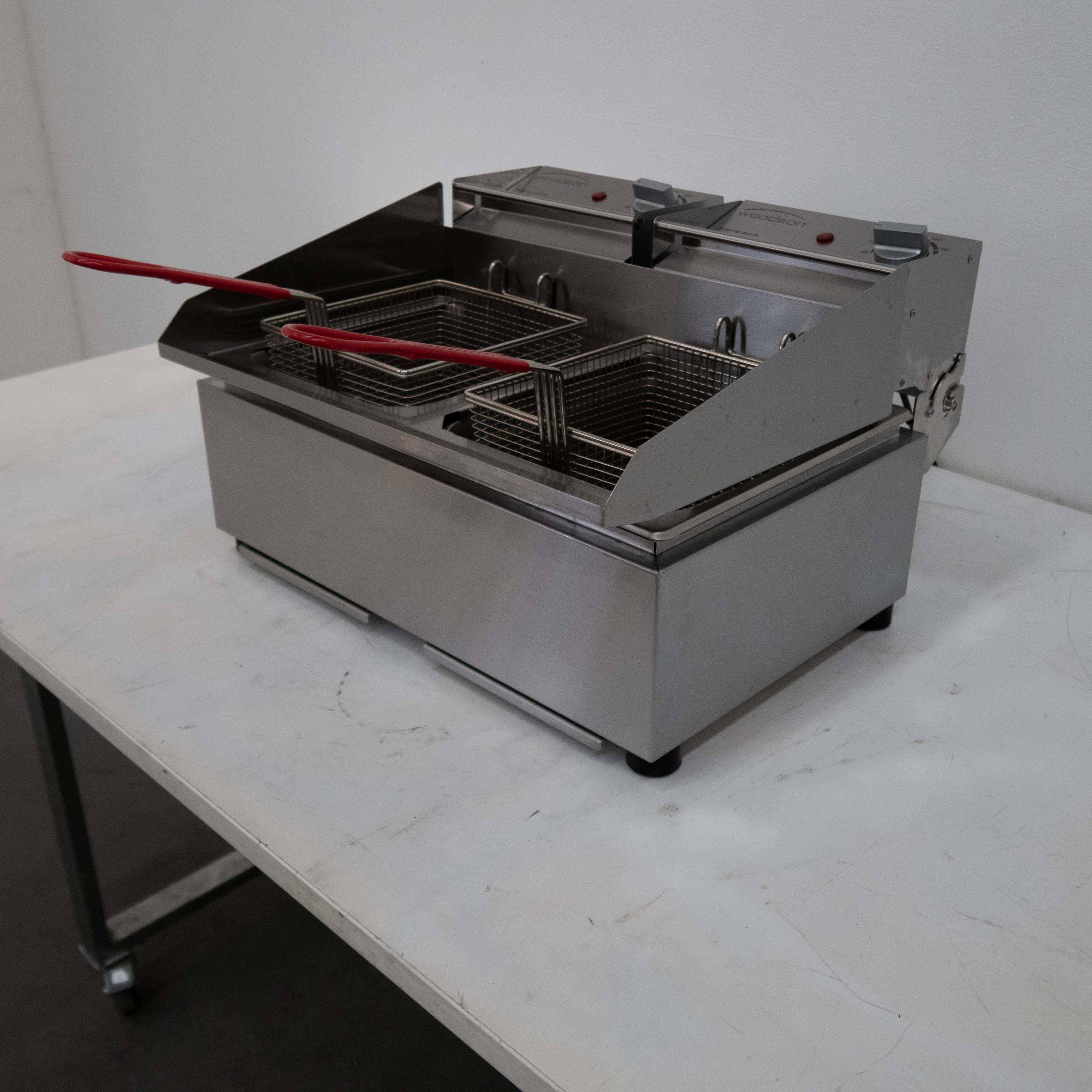 Woodson W.FRT50 Countertop Split Pan Fryer - 806173