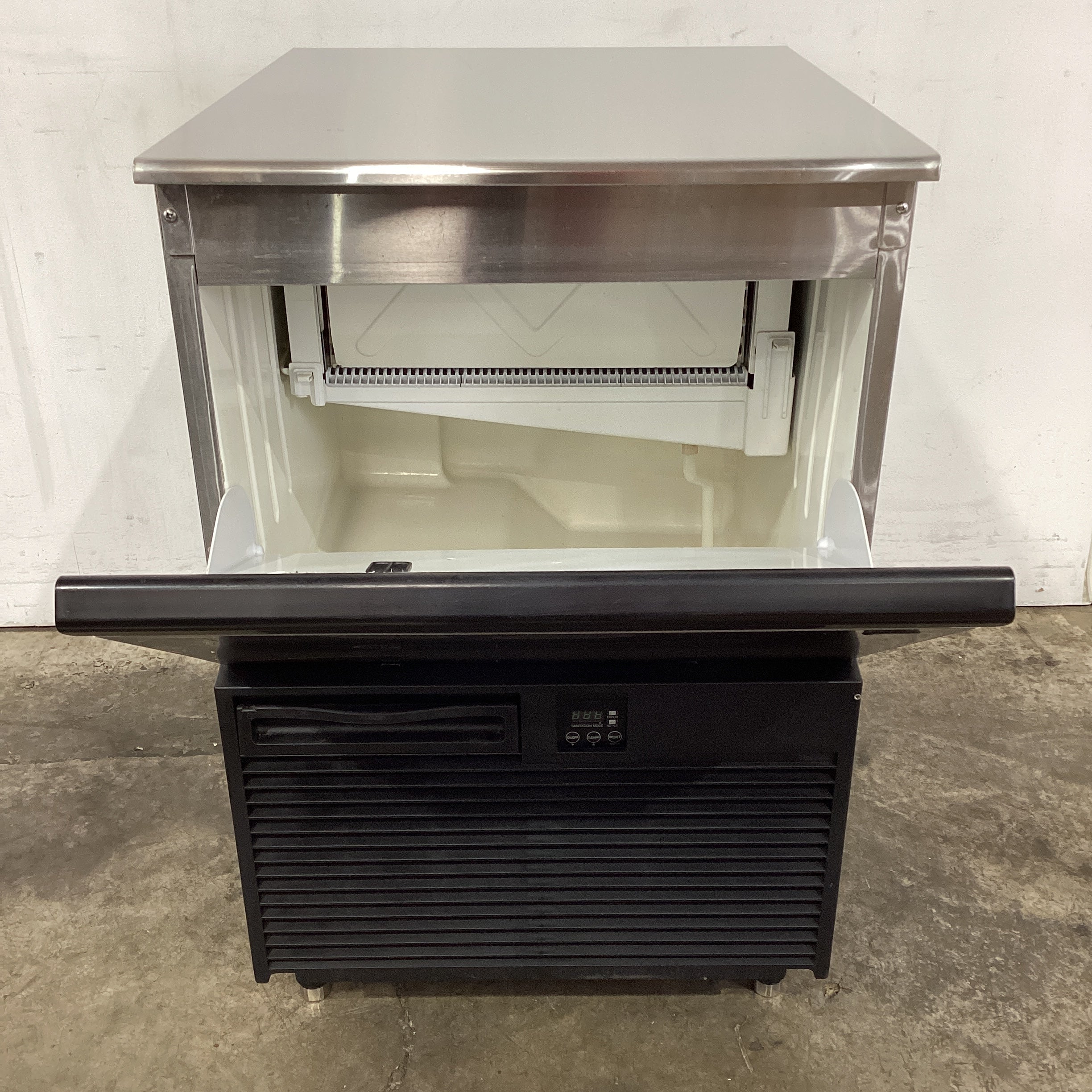 Hoshizaki KM-80C-HC Ice Machine - 814305