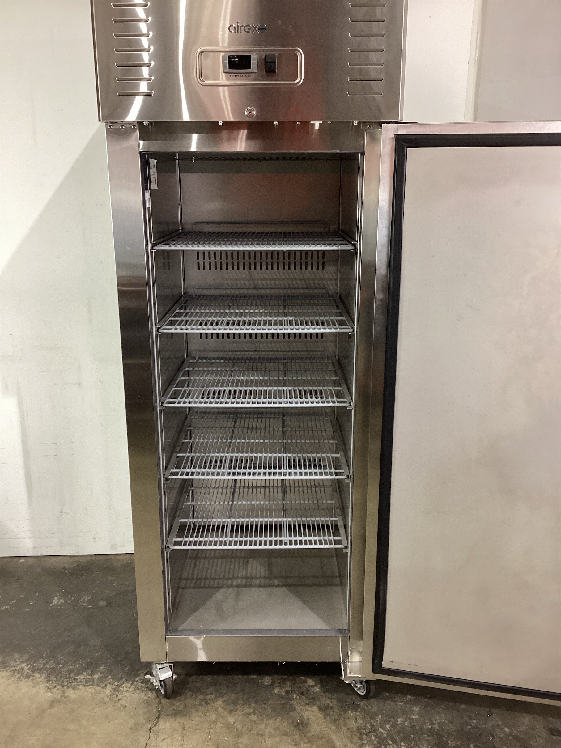 Airex AXR-URGN-1 B1 Upright Fridge - 818828