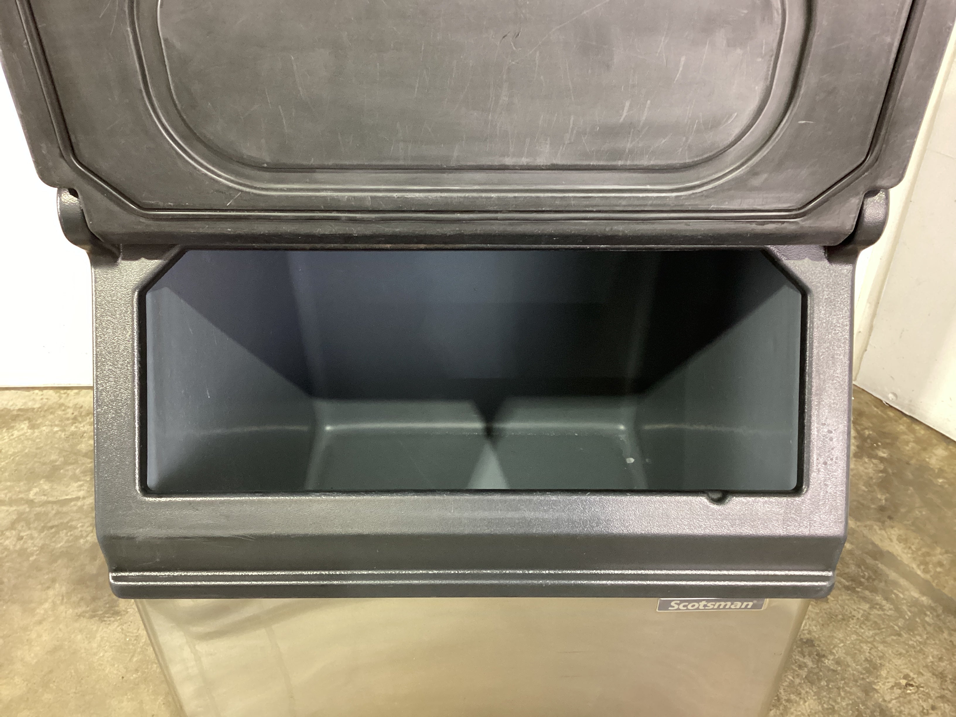 Scostsman NWH608AS/ NB393 Ice Machine & Bin - 820132