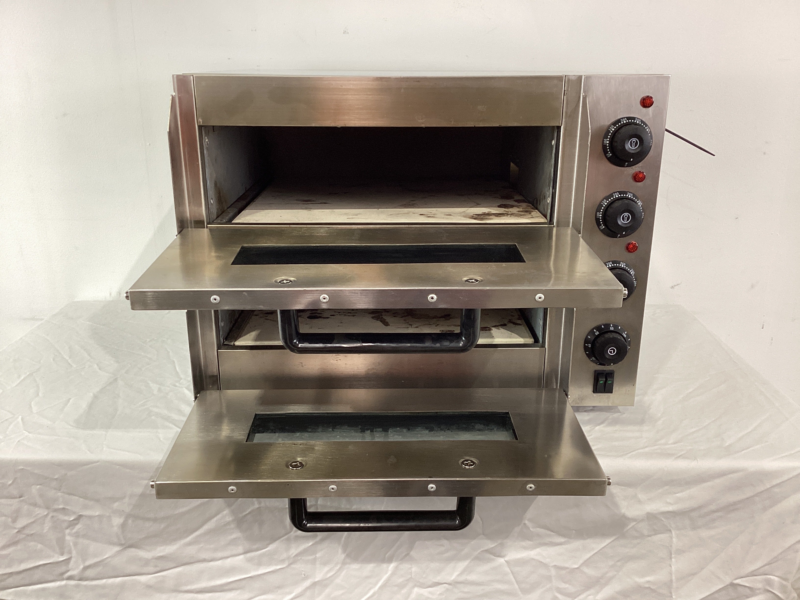 Bakermax P2ST Pizza Oven - 823036