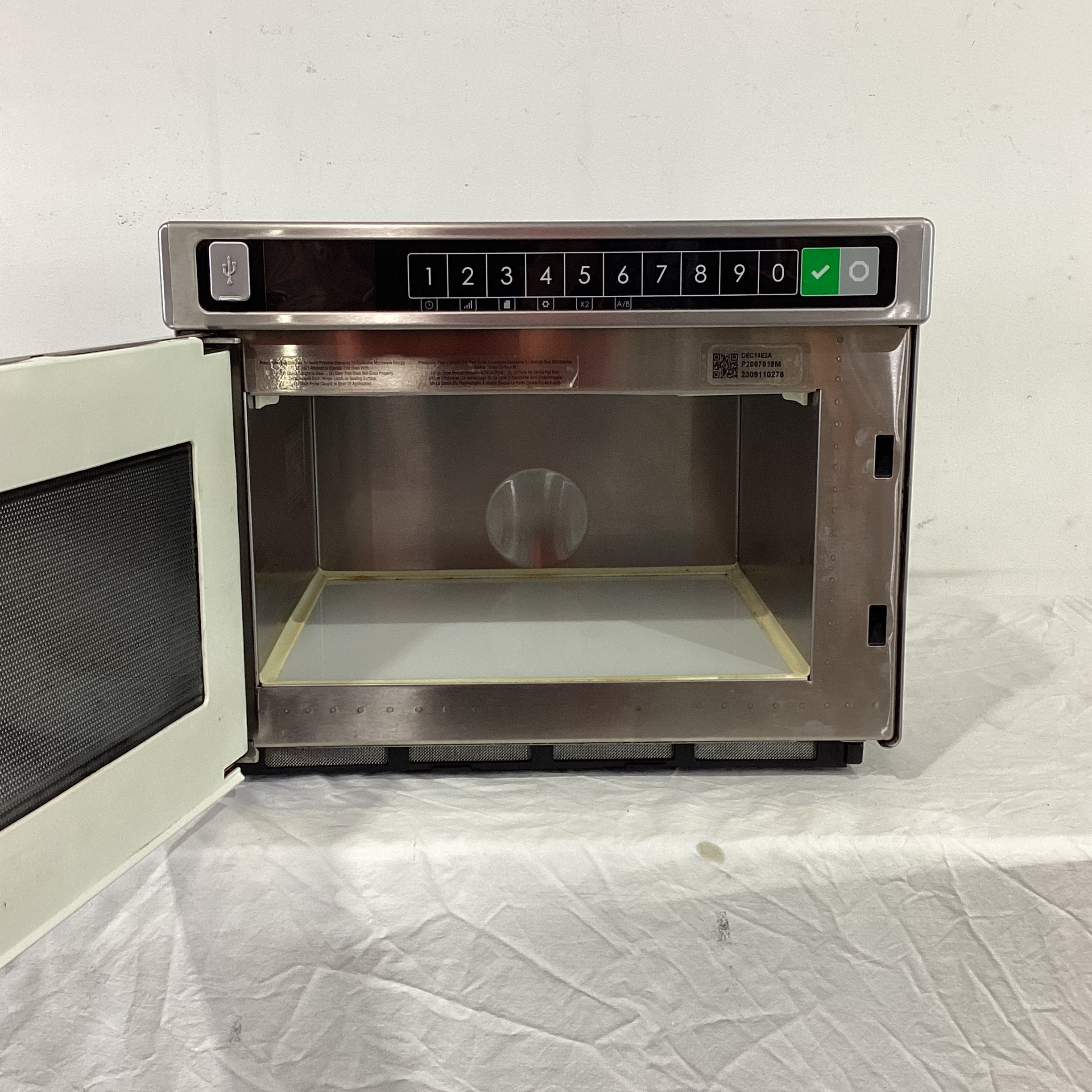 Menumaster DEC14E2 Microwave - 837052