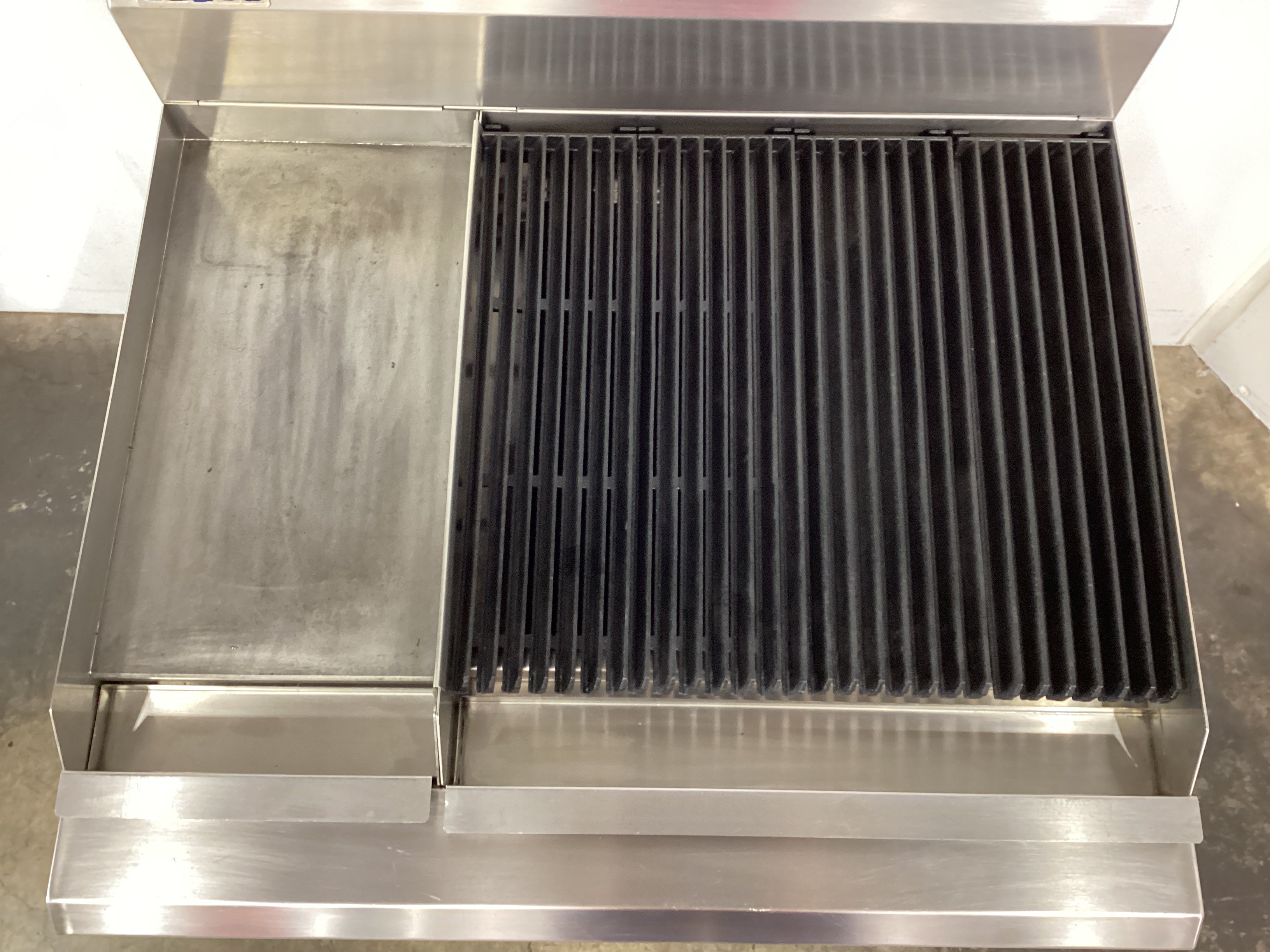 Luus CS-3P6C Griddle/Char Grill Combo - 838440