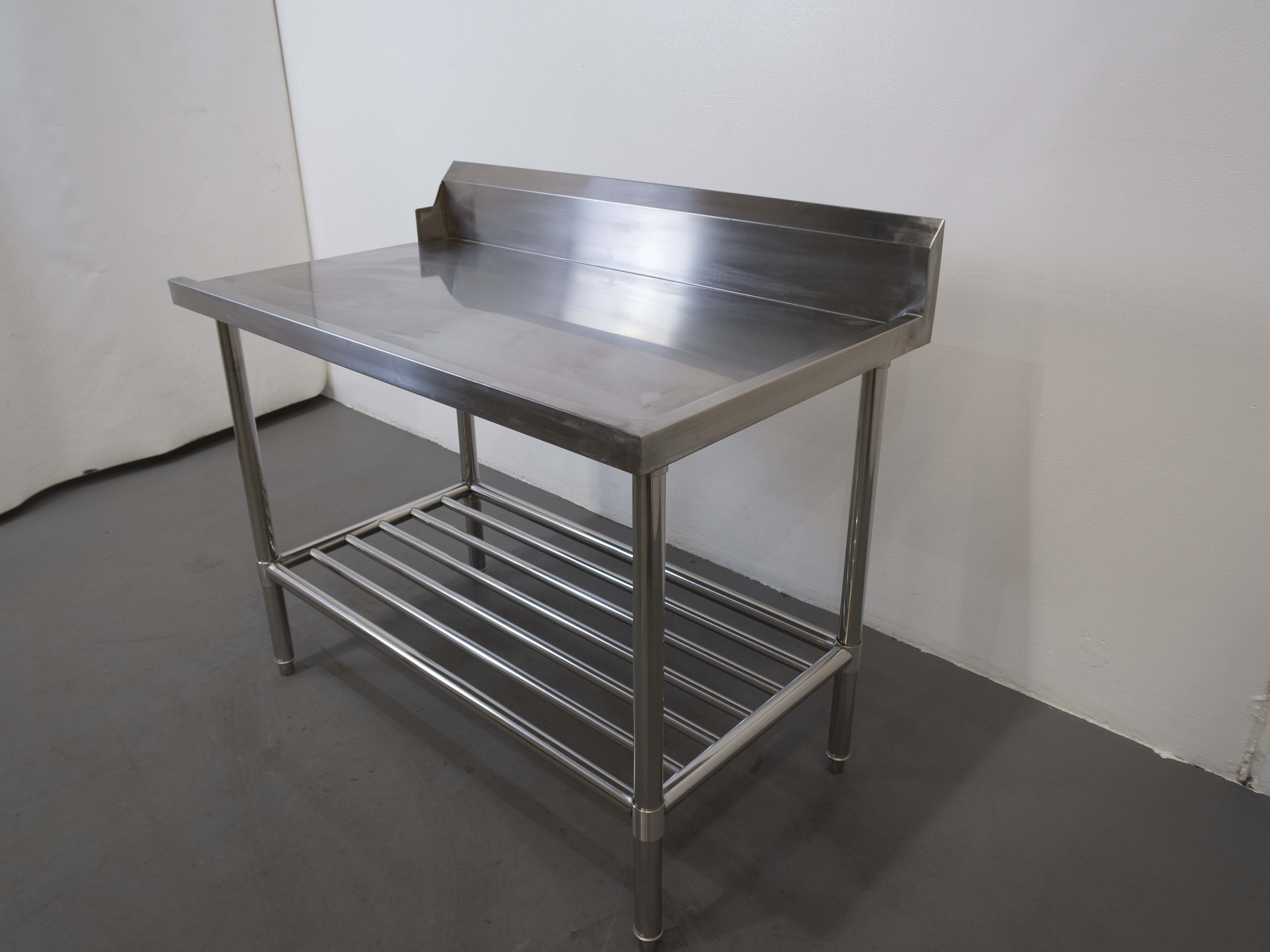 Stainless Steel Outlet Bench with Splashback - 840665
