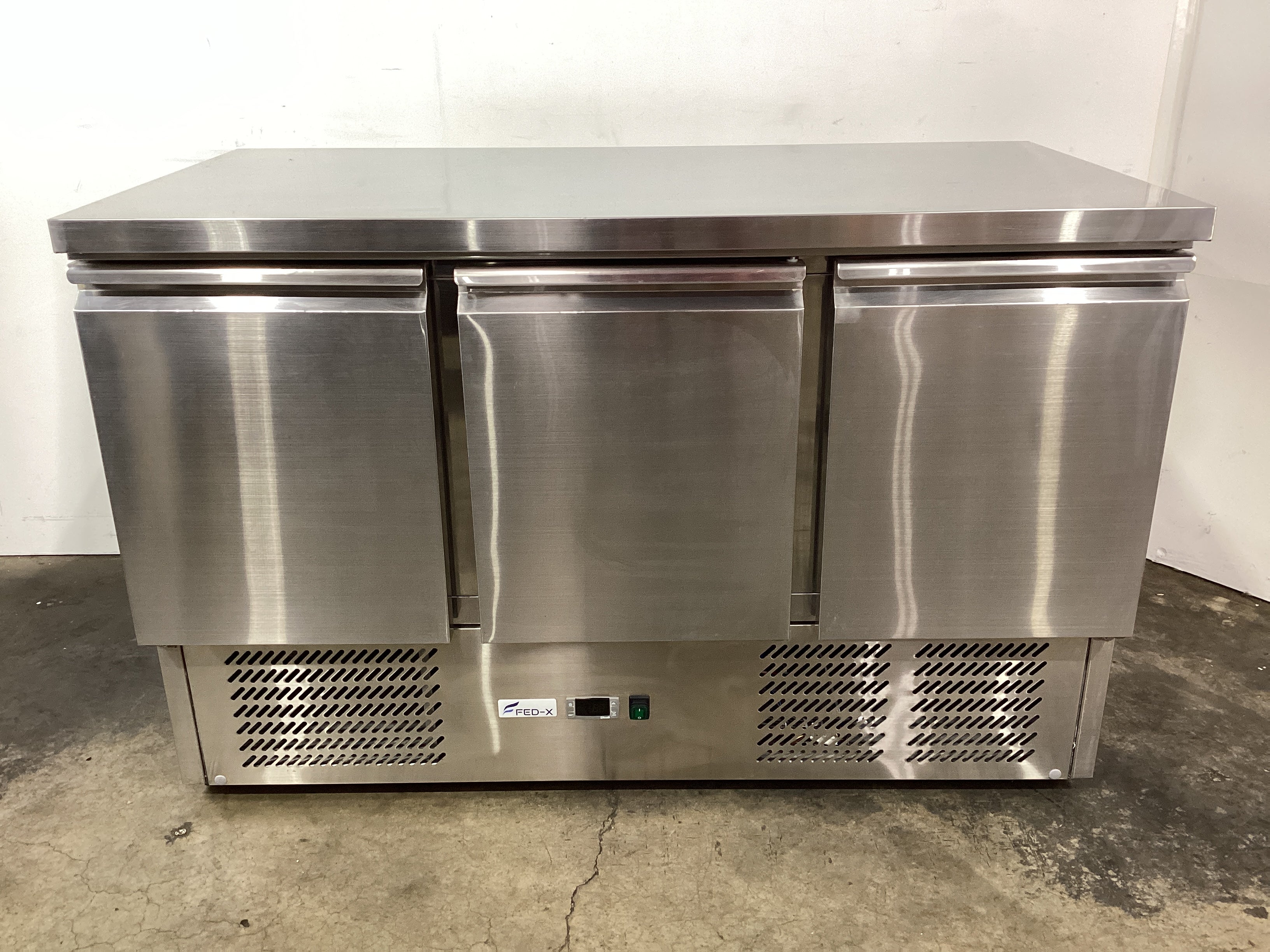 FED-X XGNS1300B Compact Workbench Fridge - 848743