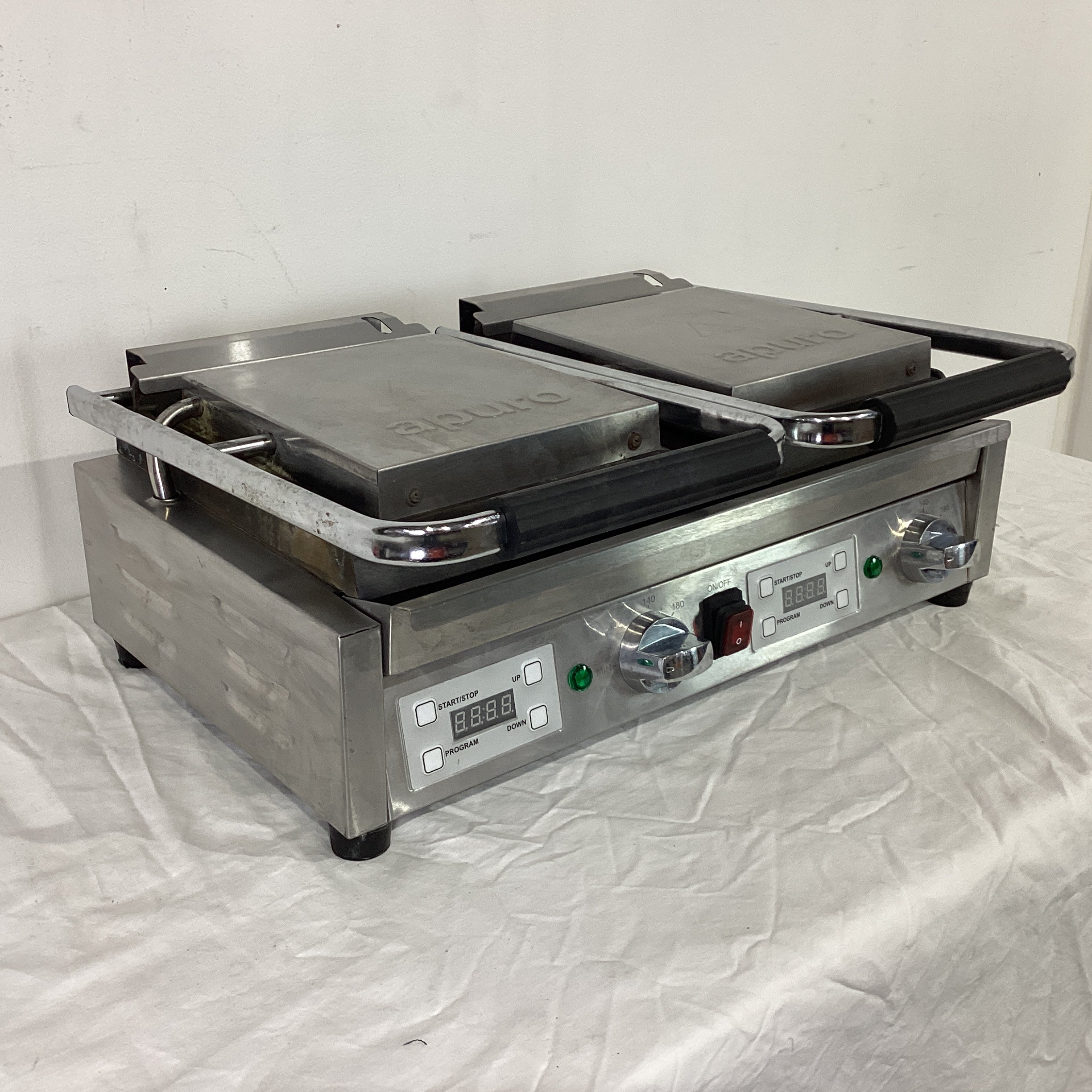 Apuro FC384-A-02 Contact Grill - 850388