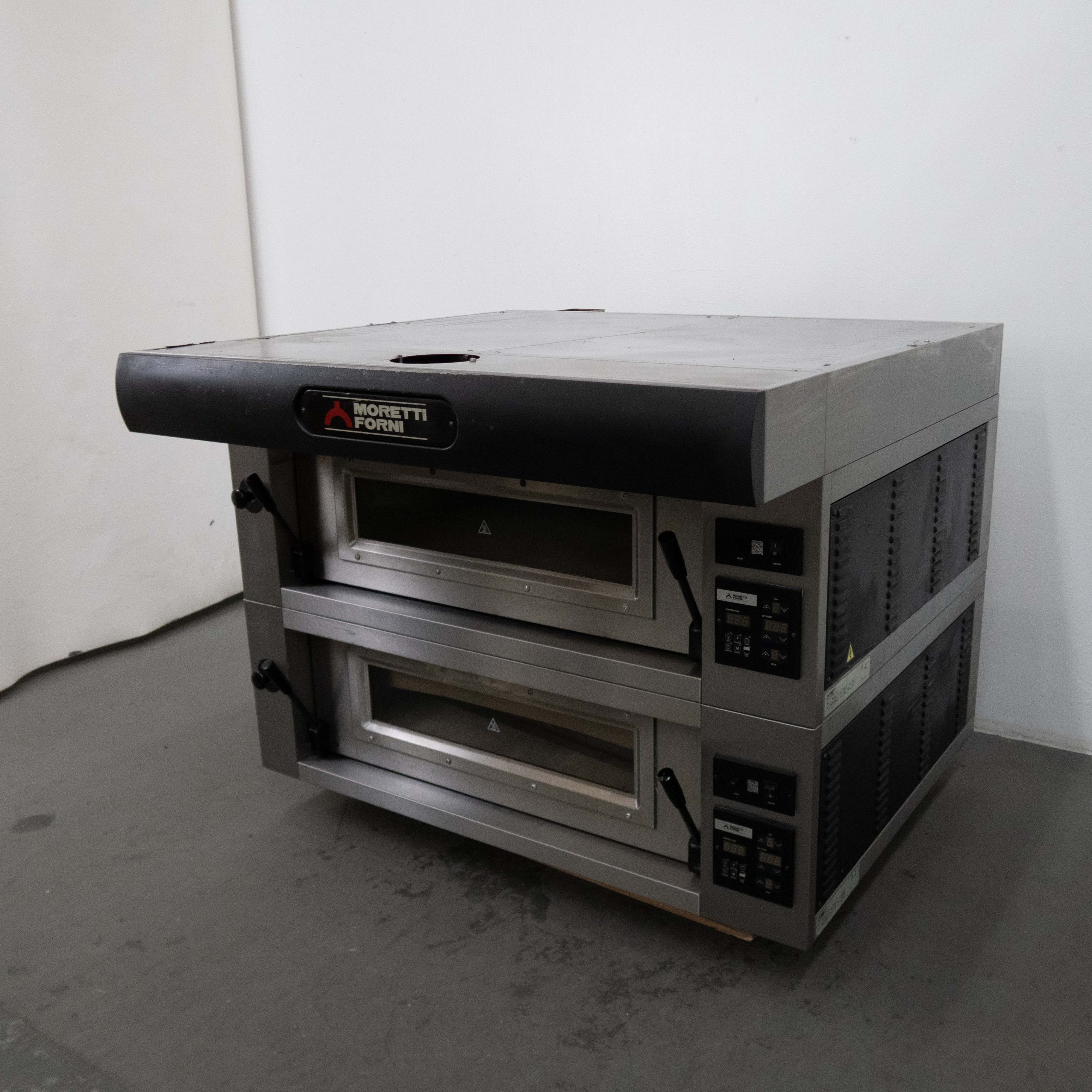 Moretti Forni AMACB18I 2 Deck Pizza Oven with Stand - 851541