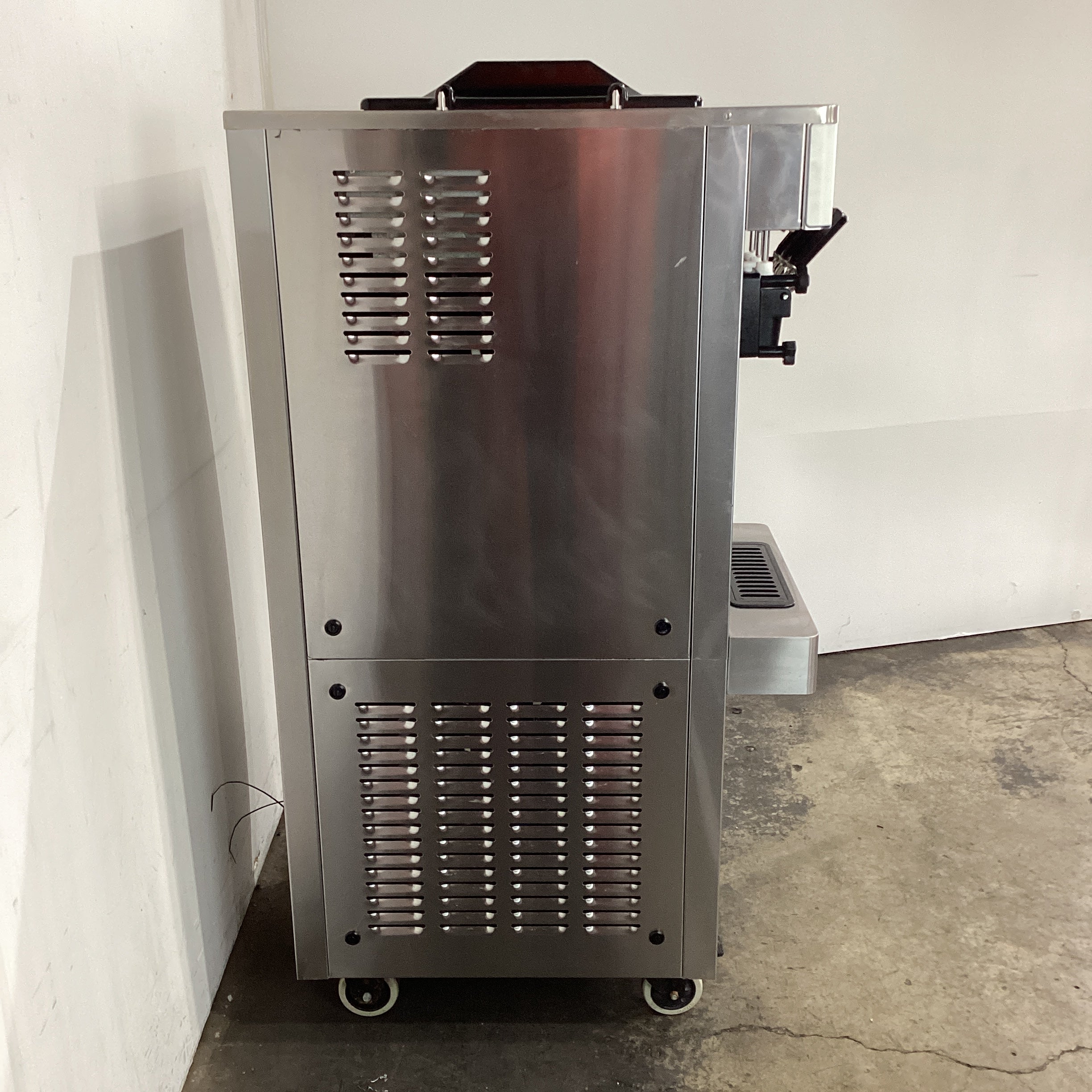 Spaceman 6250-C Soft Serve Ice Cream Machine - 856119