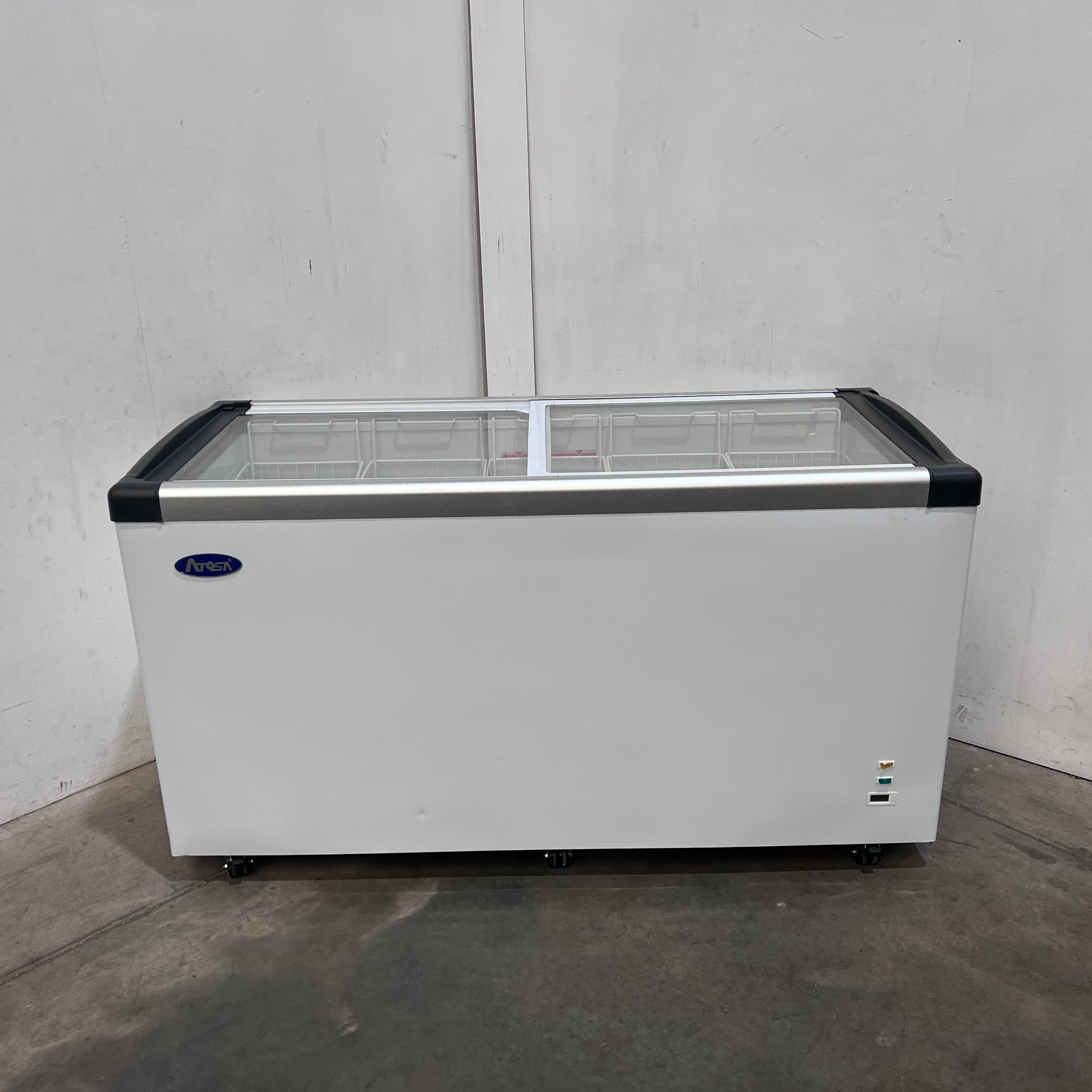 Atosa SD-520P Flat Glass Top Chest Freezer - 871693