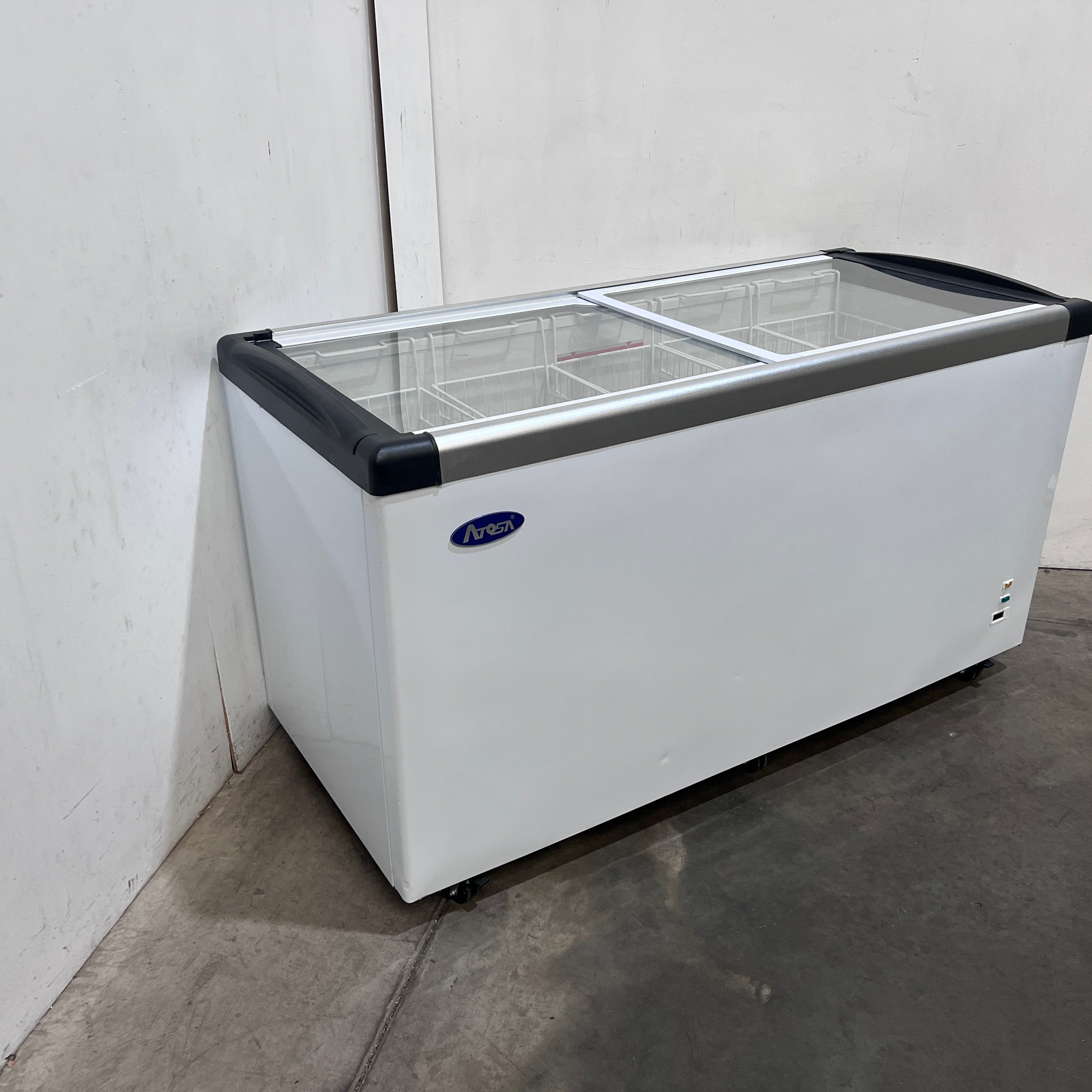 Atosa SD-520P Flat Glass Top Chest Freezer - 871693