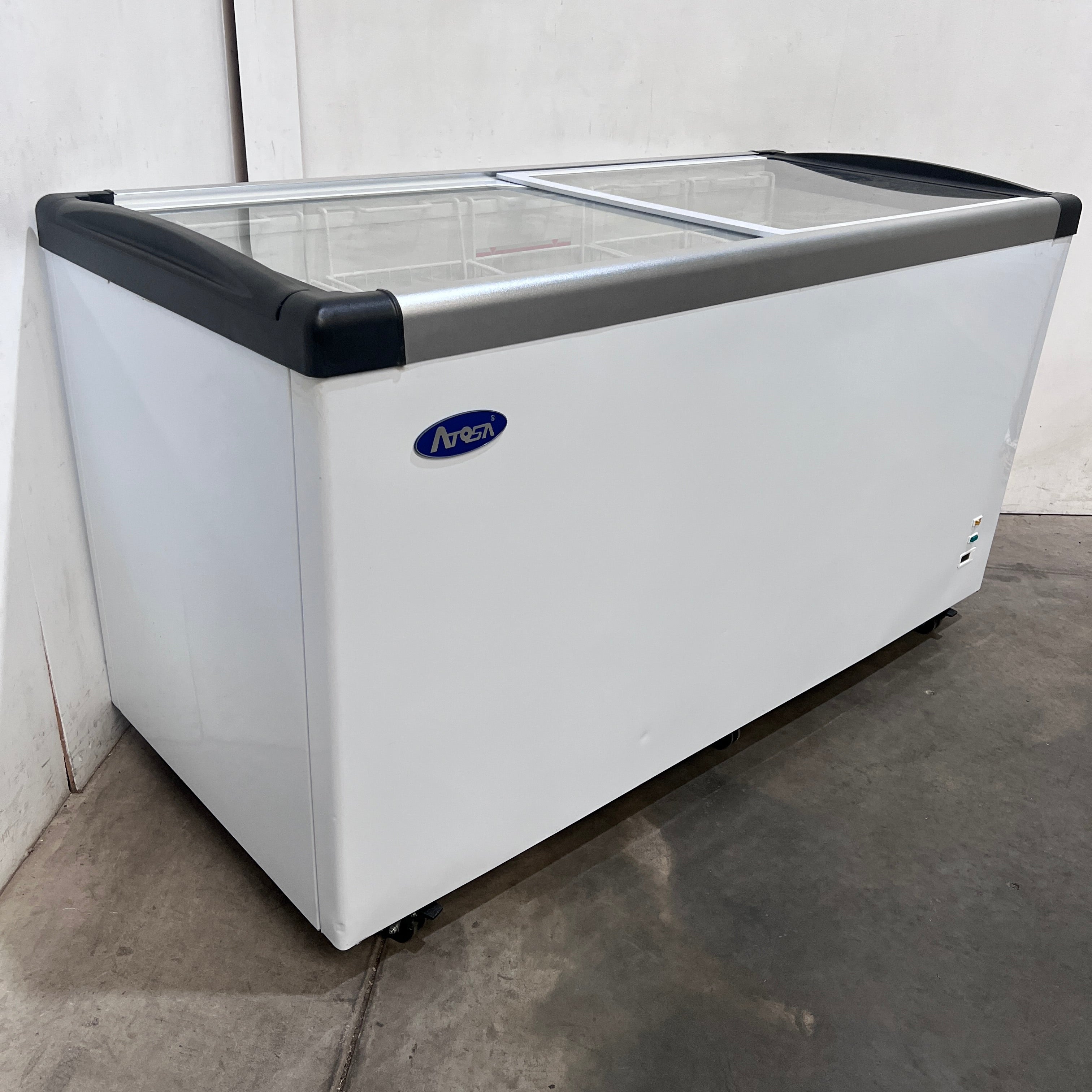 Atosa SD-520P Flat Glass Top Chest Freezer - 871694