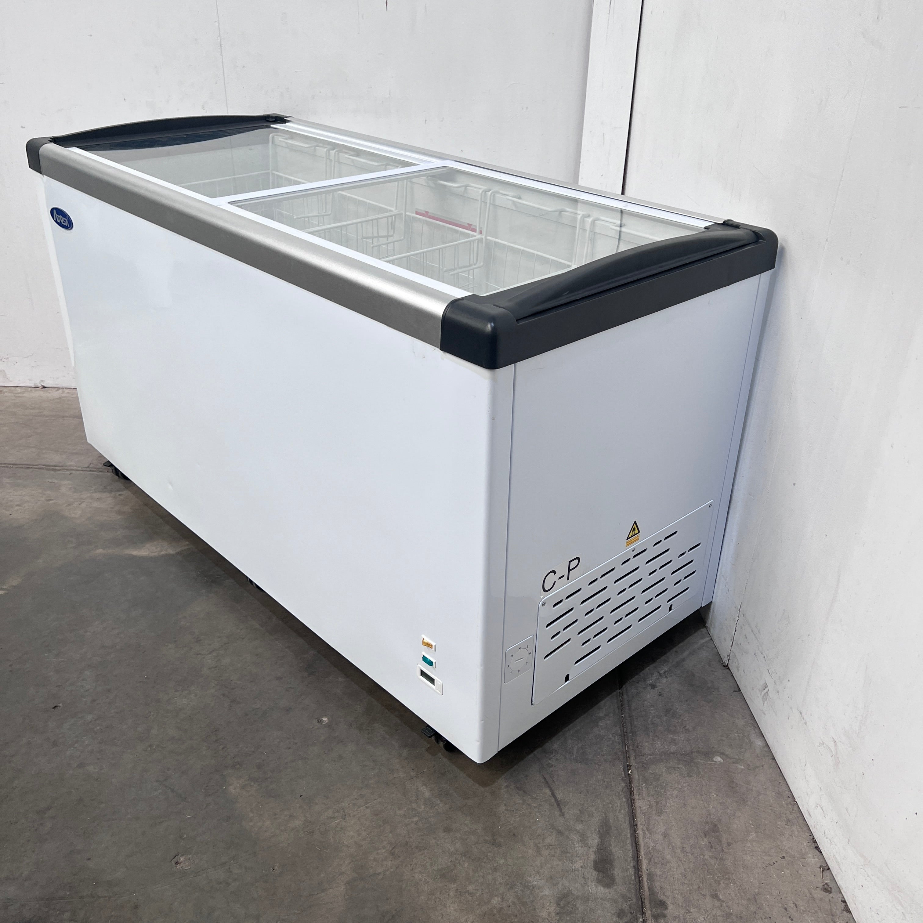 Atosa SD-520P Flat Glass Top Chest Freezer - 871695