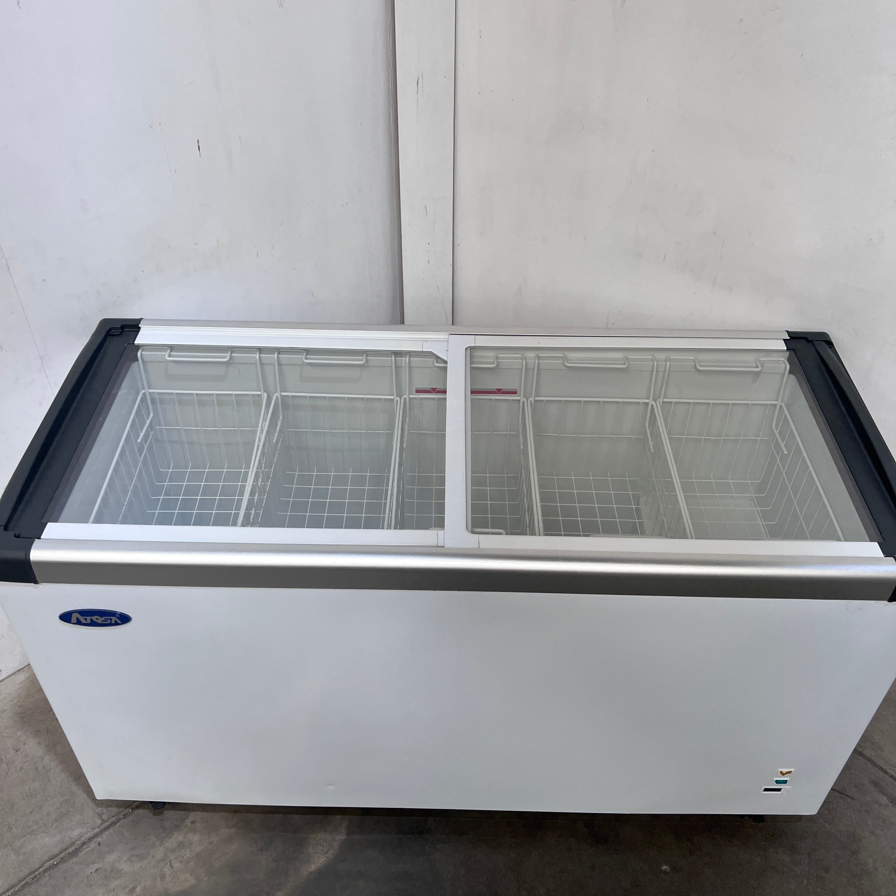 Atosa SD-520P Flat Glass Top Chest Freezer - 871695