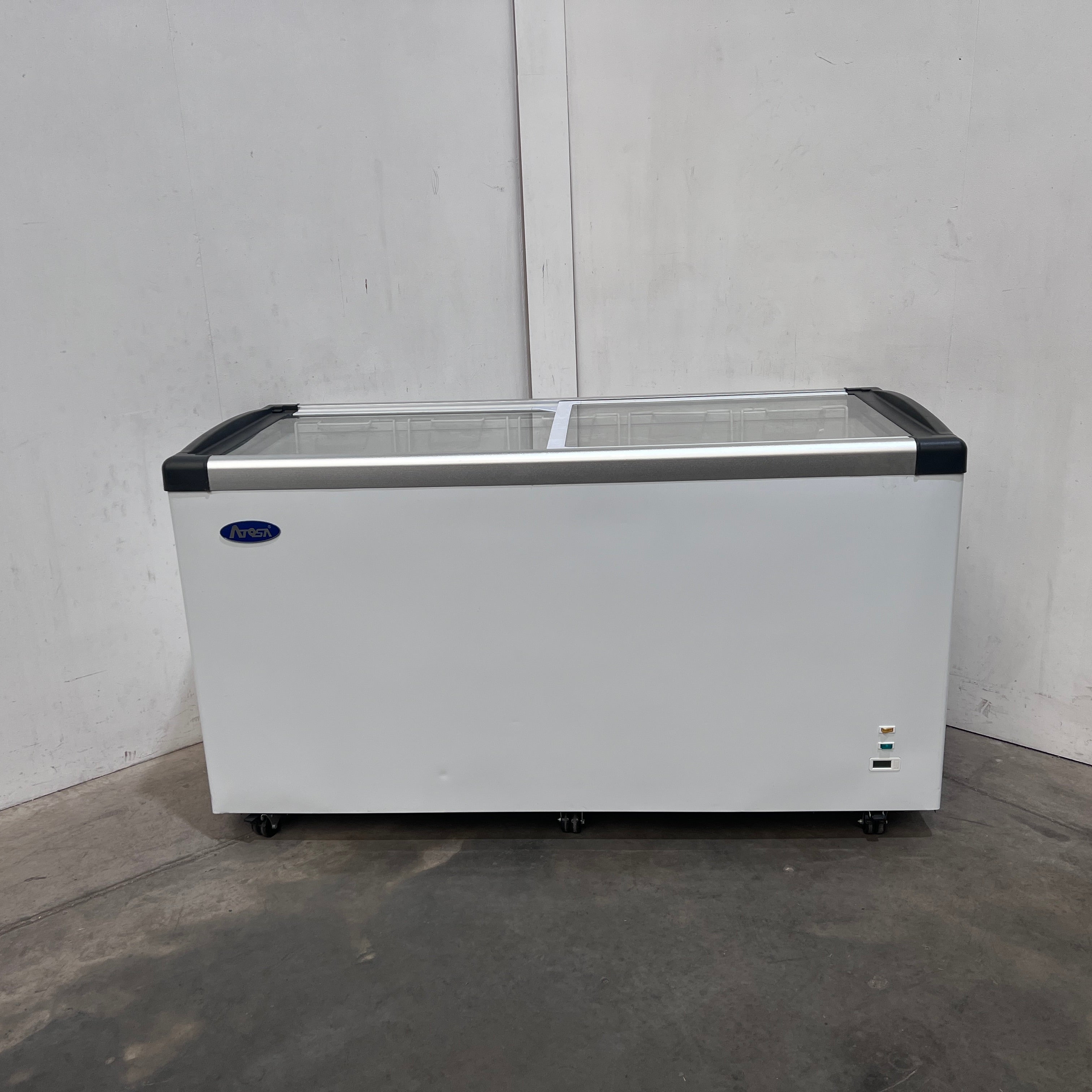 Atosa SD-520P Flat Glass Top Chest Freezer - 871696
