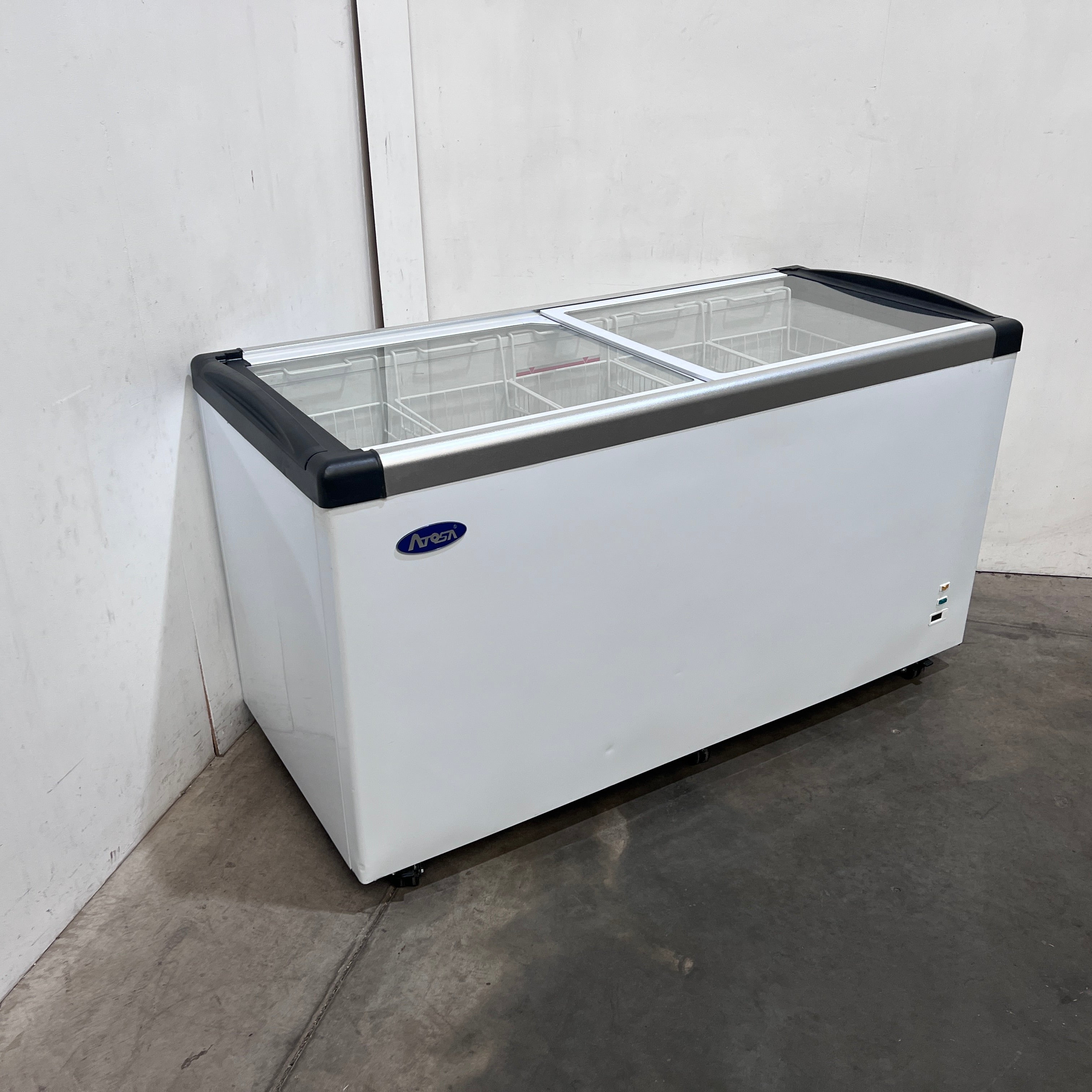 Atosa SD-520P Flat Glass Top Chest Freezer - 871696